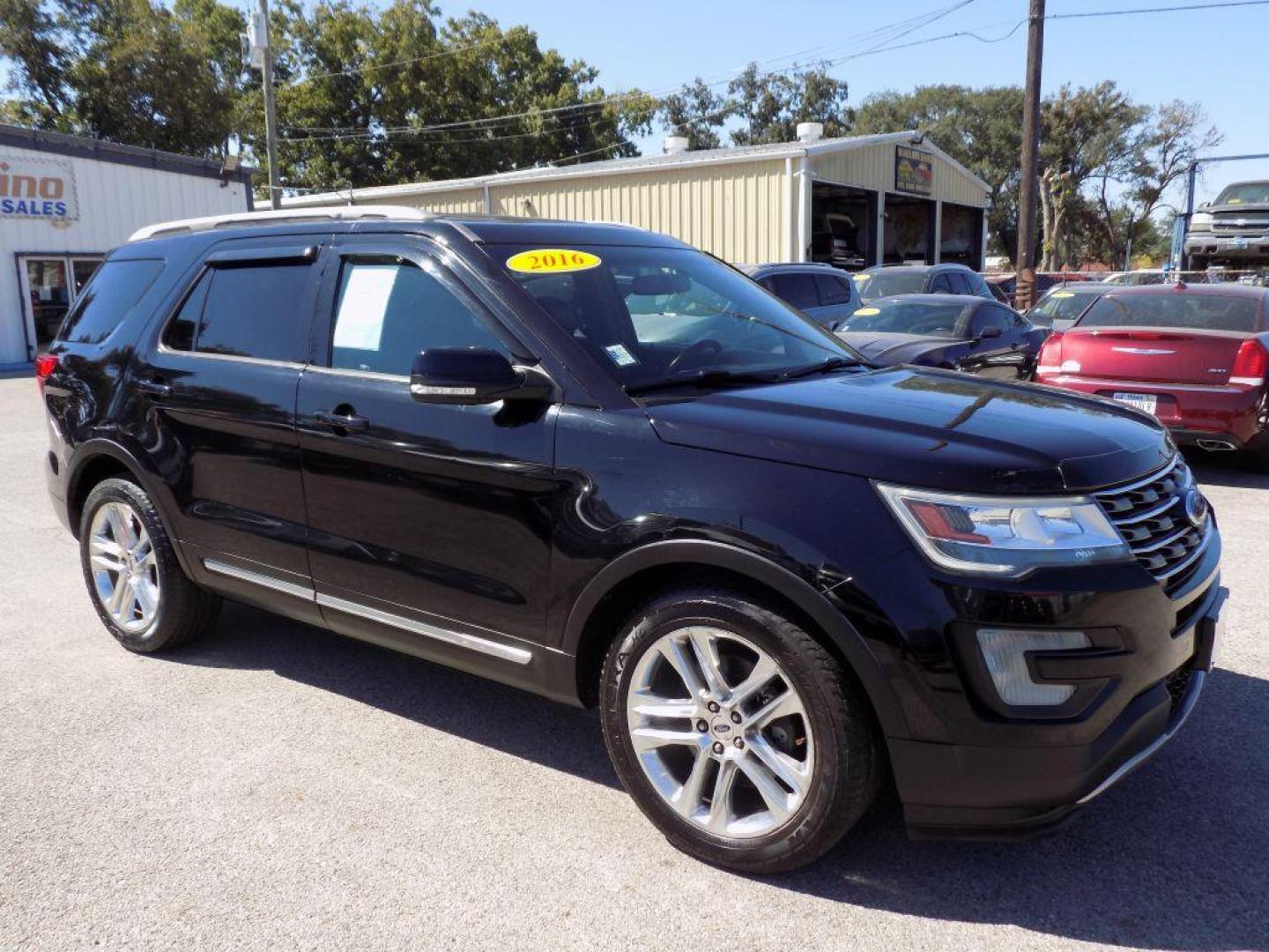 2016 BLACK FORD EXPLORER XLT (1FM5K7D8XGG) with an 3.5L engine, Automatic transmission, located at 830 E. Canino Rd., Houston, TX, 77037, (281) 405-0440, 38.358219, -81.729942 - Photo#7
