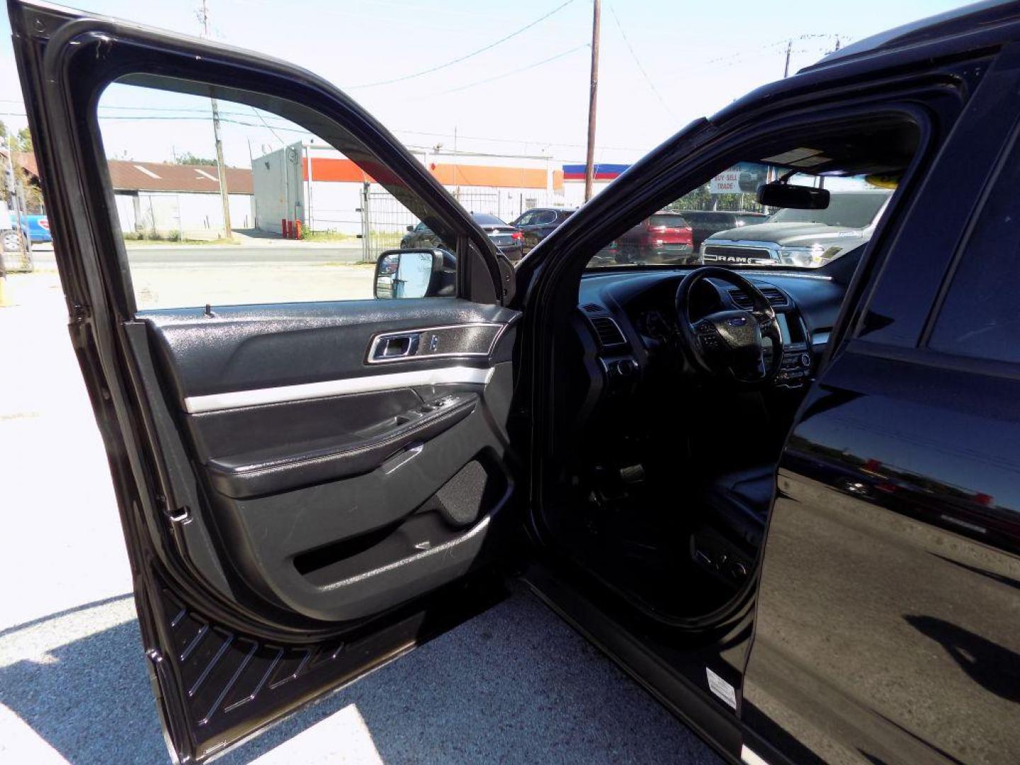 2016 BLACK FORD EXPLORER XLT (1FM5K7D8XGG) with an 3.5L engine, Automatic transmission, located at 830 E. Canino Rd., Houston, TX, 77037, (281) 405-0440, 38.358219, -81.729942 - Photo#8