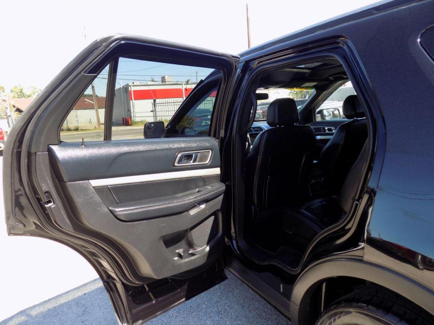 2016 BLACK FORD EXPLORER XLT (1FM5K7D8XGG) with an 3.5L engine, Automatic transmission, located at 830 E. Canino Rd., Houston, TX, 77037, (281) 405-0440, 38.358219, -81.729942 - Photo#10