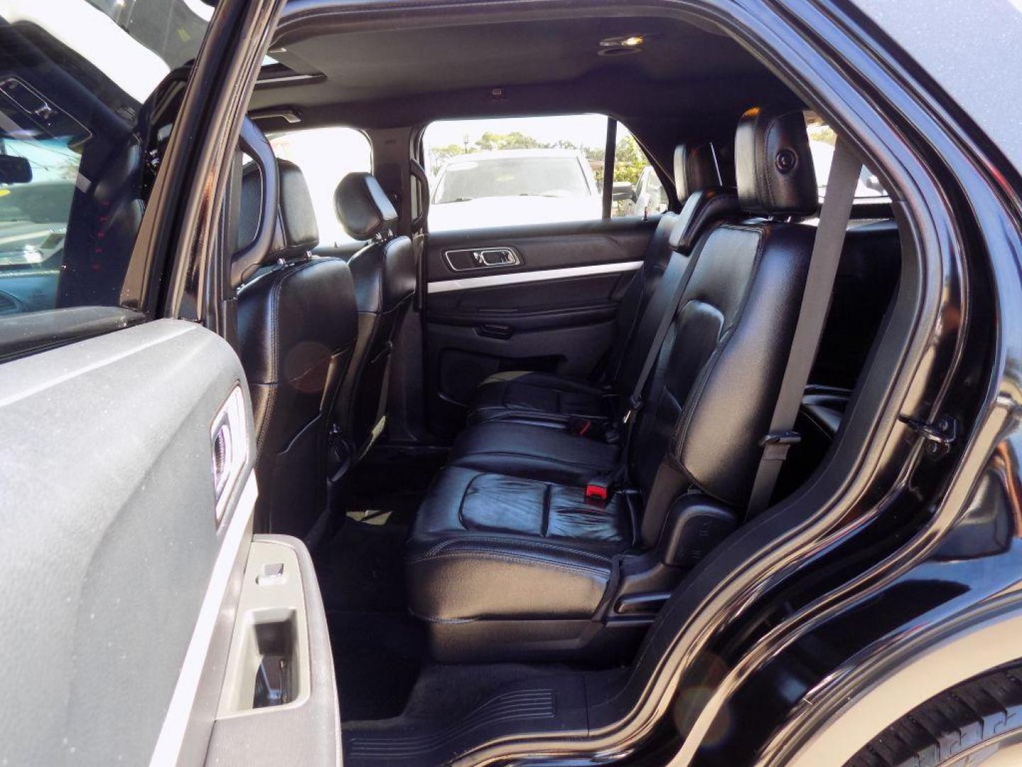 2016 BLACK FORD EXPLORER XLT (1FM5K7D8XGG) with an 3.5L engine, Automatic transmission, located at 830 E. Canino Rd., Houston, TX, 77037, (281) 405-0440, 38.358219, -81.729942 - Photo#11