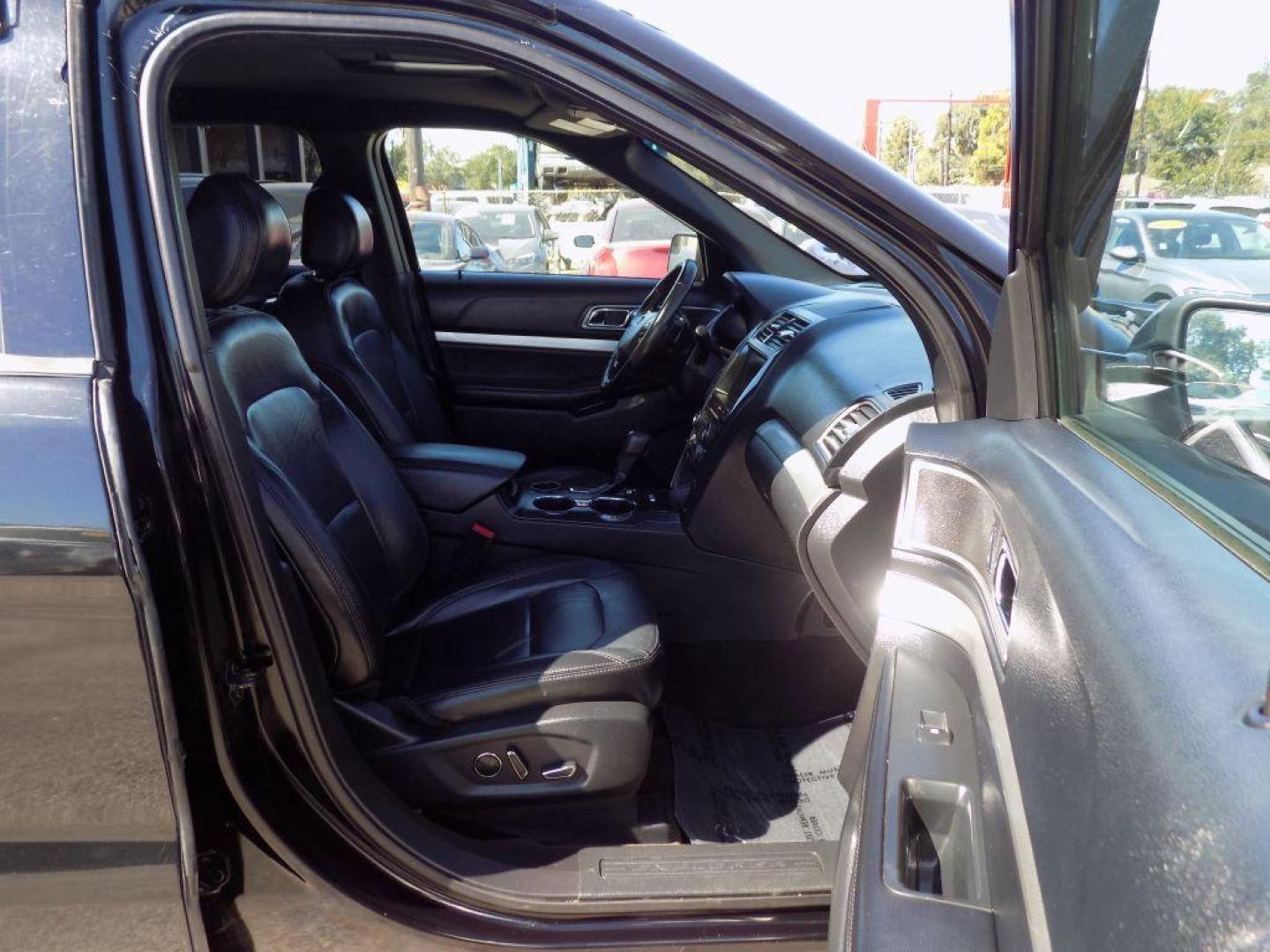 2016 BLACK FORD EXPLORER XLT (1FM5K7D8XGG) with an 3.5L engine, Automatic transmission, located at 830 E. Canino Rd., Houston, TX, 77037, (281) 405-0440, 38.358219, -81.729942 - Photo#13