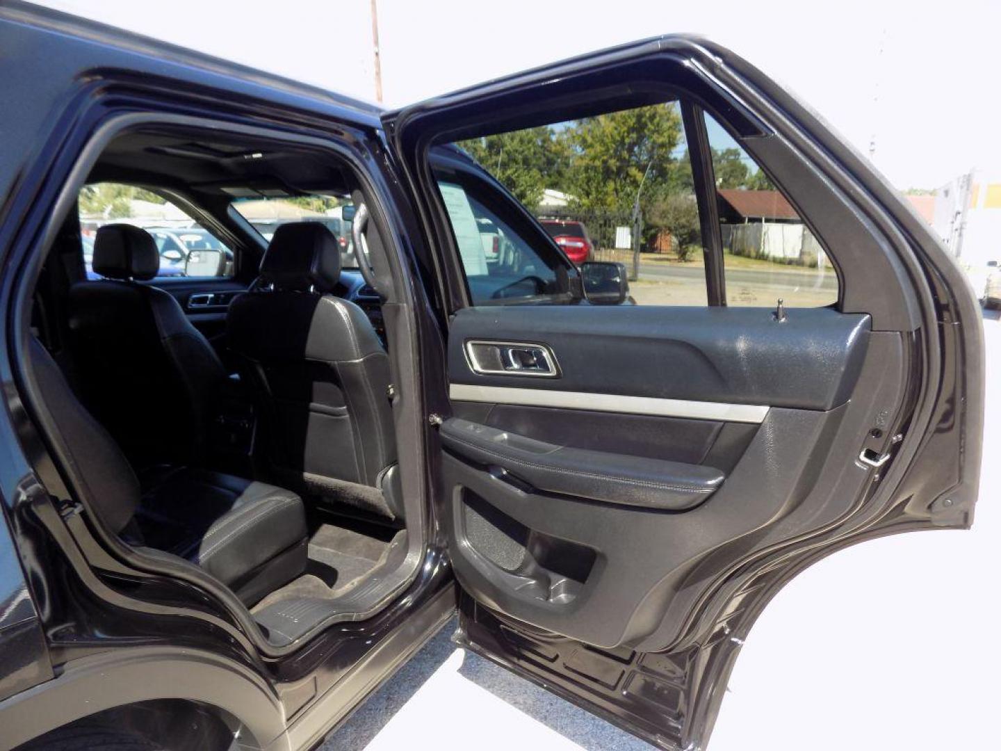 2016 BLACK FORD EXPLORER XLT (1FM5K7D8XGG) with an 3.5L engine, Automatic transmission, located at 830 E. Canino Rd., Houston, TX, 77037, (281) 405-0440, 38.358219, -81.729942 - Photo#14