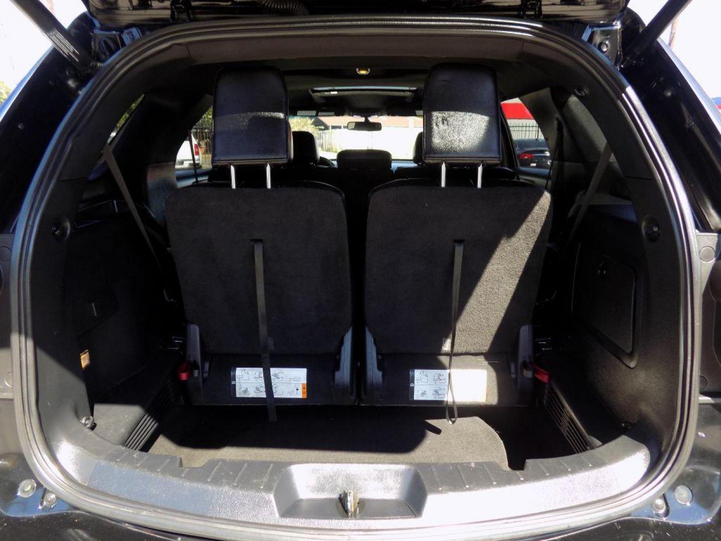 2016 BLACK FORD EXPLORER XLT (1FM5K7D8XGG) with an 3.5L engine, Automatic transmission, located at 830 E. Canino Rd., Houston, TX, 77037, (281) 405-0440, 38.358219, -81.729942 - Photo#17