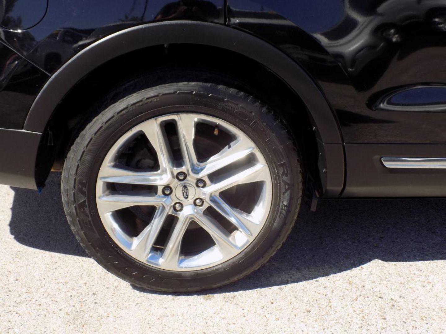 2016 BLACK FORD EXPLORER XLT (1FM5K7D8XGG) with an 3.5L engine, Automatic transmission, located at 830 E. Canino Rd., Houston, TX, 77037, (281) 405-0440, 38.358219, -81.729942 - Photo#23