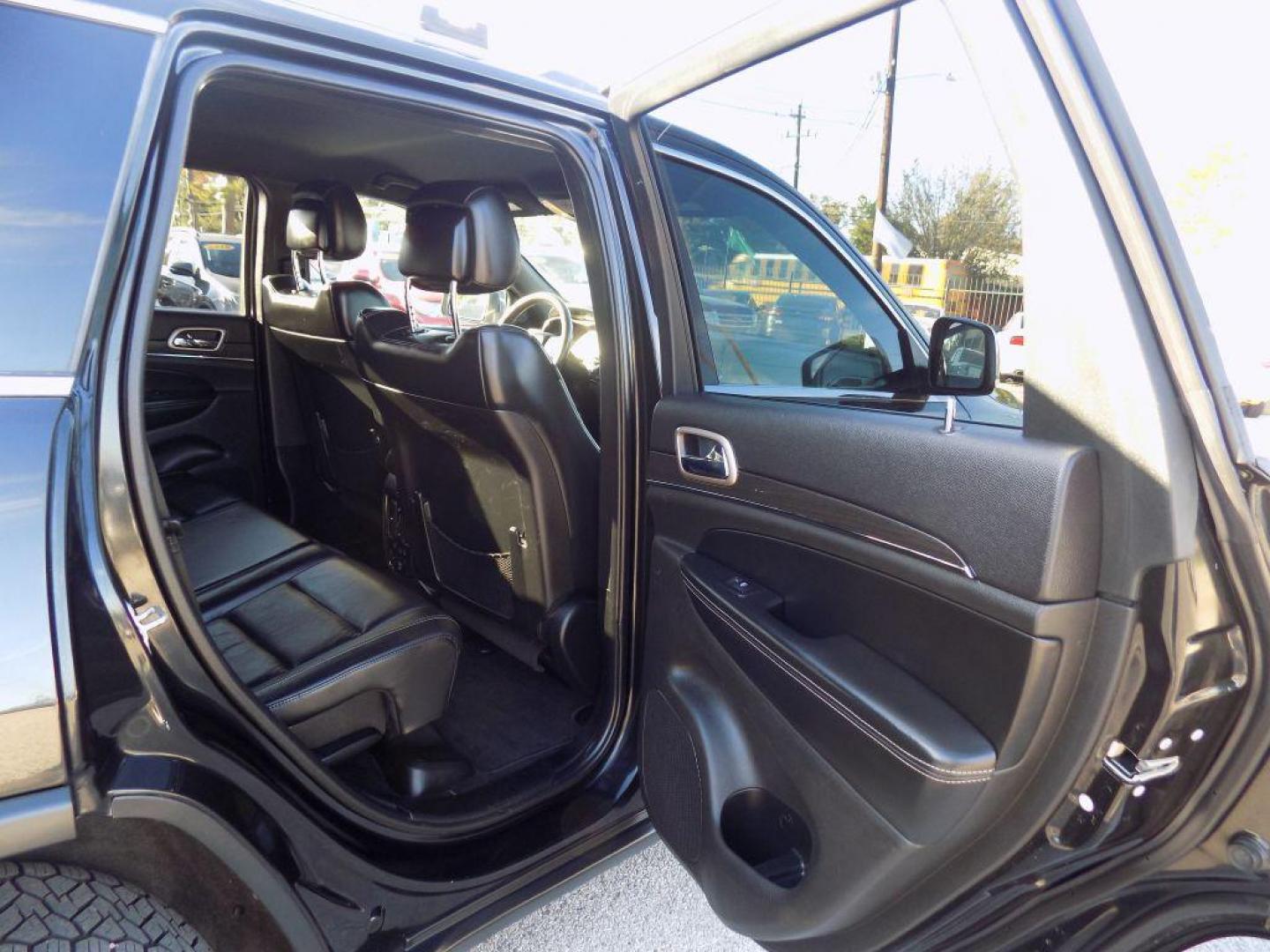 2015 BLACK JEEP GRAND CHEROKEE LIMITED (1C4RJFBG2FC) with an 3.6L engine, Automatic transmission, located at 830 E. Canino Rd., Houston, TX, 77037, (281) 405-0440, 38.358219, -81.729942 - Photo#10