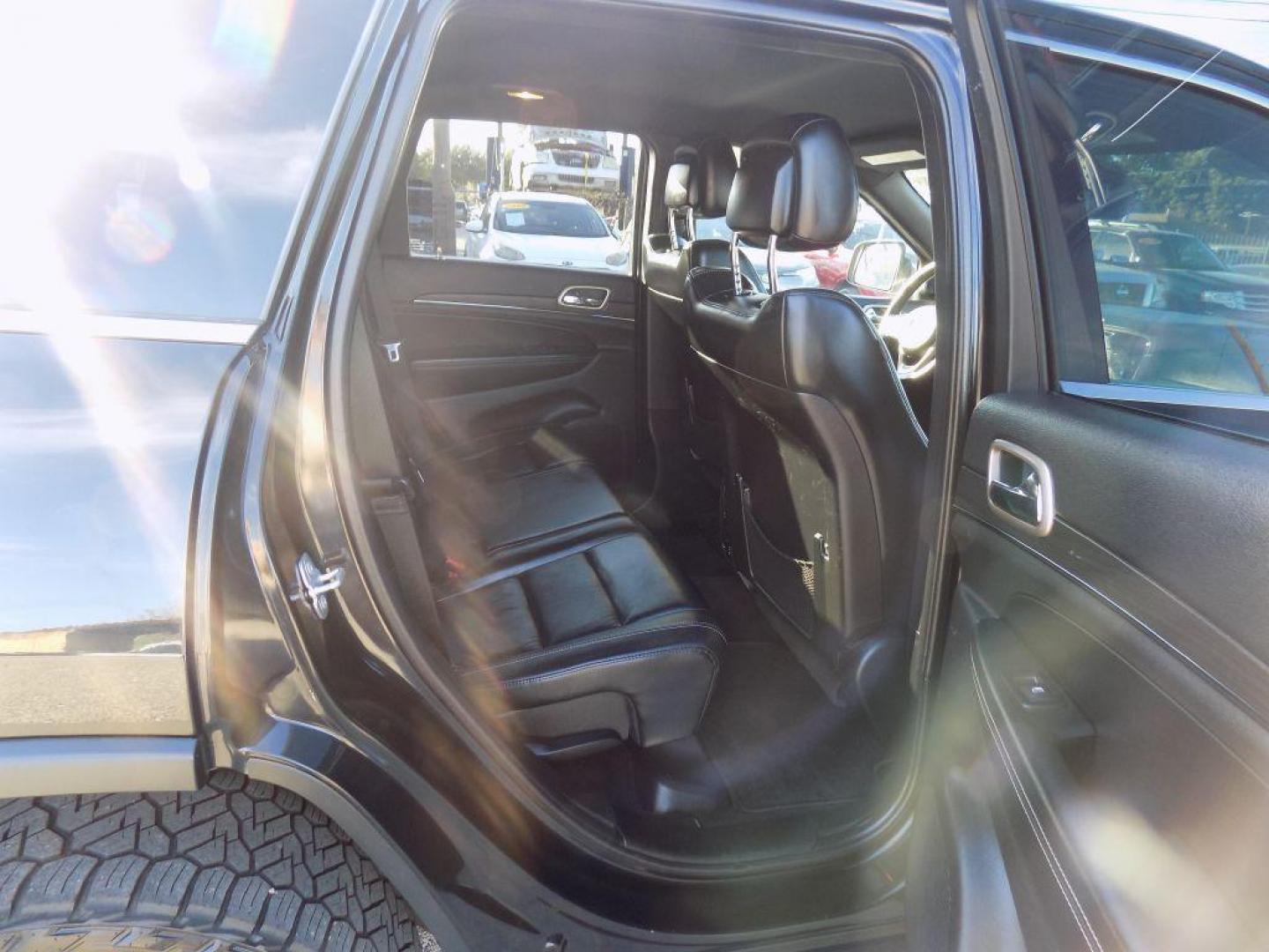 2015 BLACK JEEP GRAND CHEROKEE LIMITED (1C4RJFBG2FC) with an 3.6L engine, Automatic transmission, located at 830 E. Canino Rd., Houston, TX, 77037, (281) 405-0440, 38.358219, -81.729942 - Photo#11