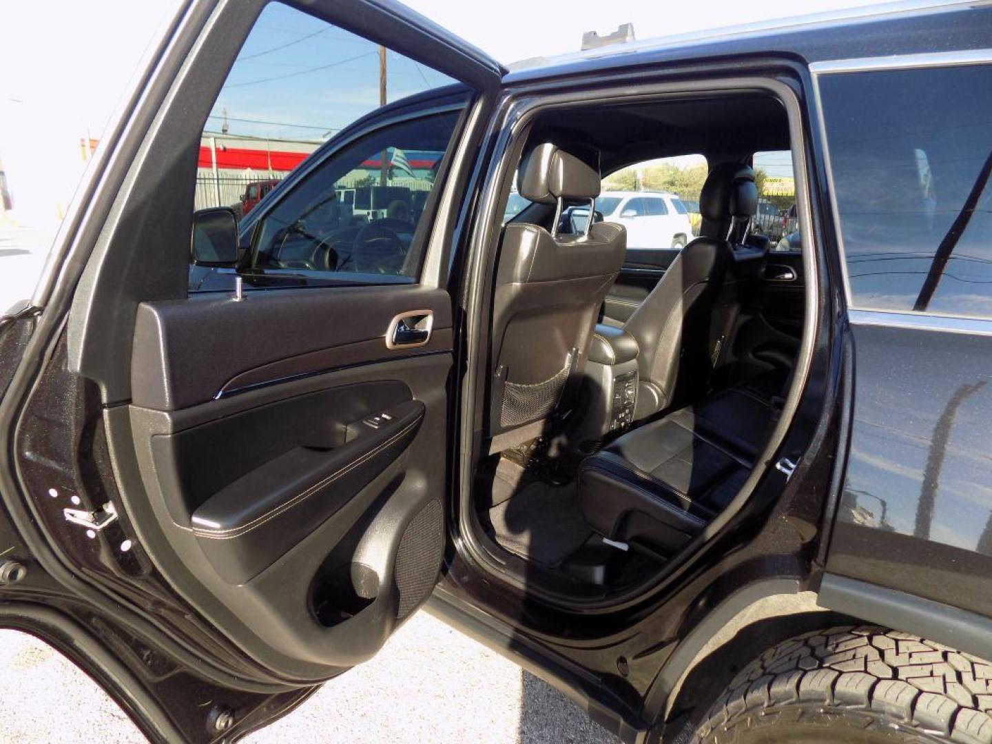 2015 BLACK JEEP GRAND CHEROKEE LIMITED (1C4RJFBG2FC) with an 3.6L engine, Automatic transmission, located at 830 E. Canino Rd., Houston, TX, 77037, (281) 405-0440, 38.358219, -81.729942 - Photo#12
