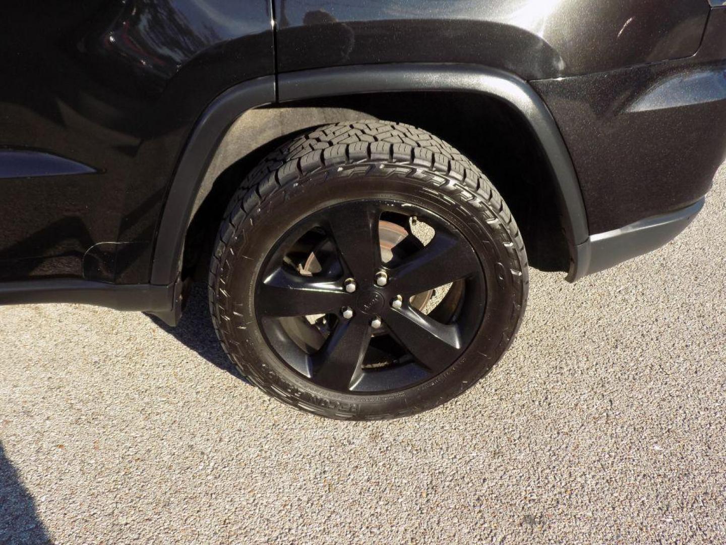 2015 BLACK JEEP GRAND CHEROKEE LIMITED (1C4RJFBG2FC) with an 3.6L engine, Automatic transmission, located at 830 E. Canino Rd., Houston, TX, 77037, (281) 405-0440, 38.358219, -81.729942 - Photo#17