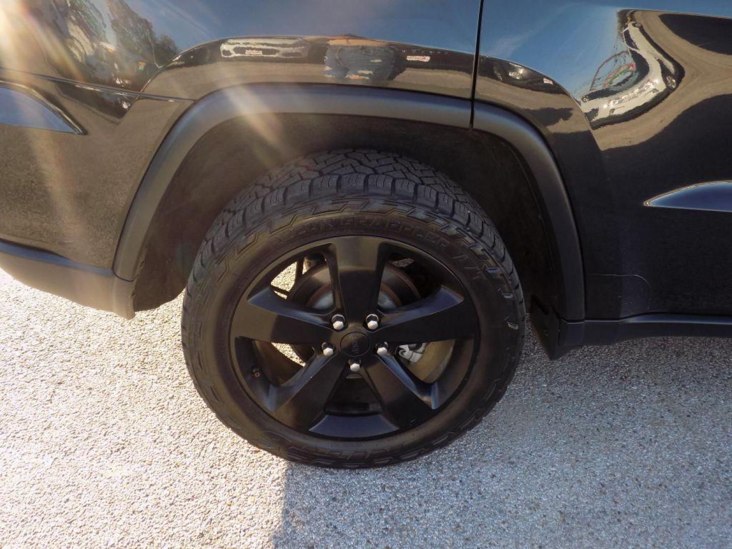 2015 BLACK JEEP GRAND CHEROKEE LIMITED (1C4RJFBG2FC) with an 3.6L engine, Automatic transmission, located at 830 E. Canino Rd., Houston, TX, 77037, (281) 405-0440, 38.358219, -81.729942 - Photo#20