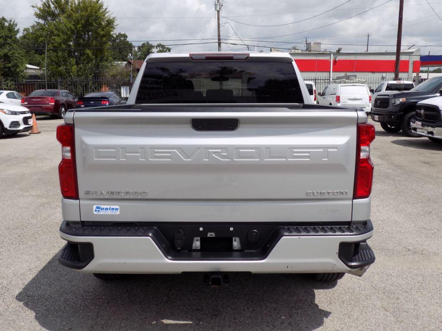 2021 SILVER CHEVROLET SILVERADO 1500 CUSTOM (1GCPWBEH9MZ) with an 4.3L engine, Automatic transmission, located at 830 E. Canino Rd., Houston, TX, 77037, (281) 405-0440, 38.358219, -81.729942 - Photo#4