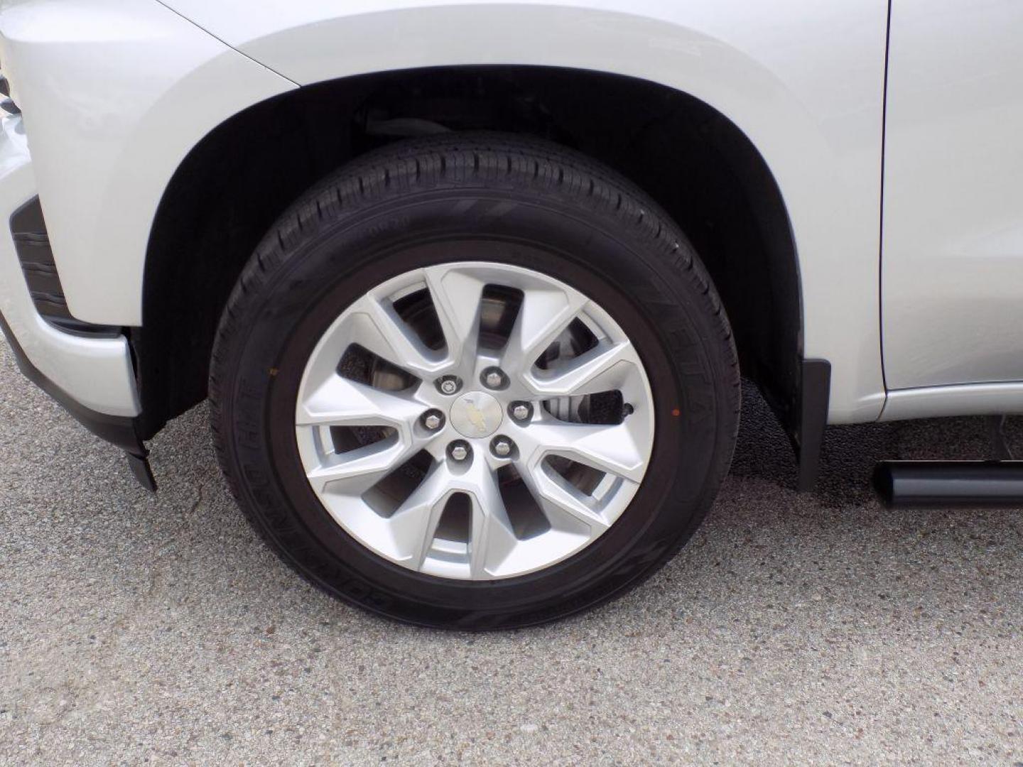 2021 SILVER CHEVROLET SILVERADO 1500 CUSTOM (1GCPWBEH9MZ) with an 4.3L engine, Automatic transmission, located at 830 E. Canino Rd., Houston, TX, 77037, (281) 405-0440, 38.358219, -81.729942 - Photo#22