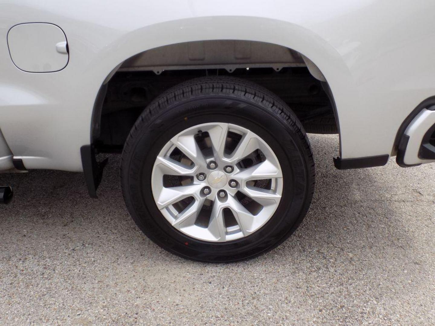 2021 SILVER CHEVROLET SILVERADO 1500 CUSTOM (1GCPWBEH9MZ) with an 4.3L engine, Automatic transmission, located at 830 E. Canino Rd., Houston, TX, 77037, (281) 405-0440, 38.358219, -81.729942 - Photo#23