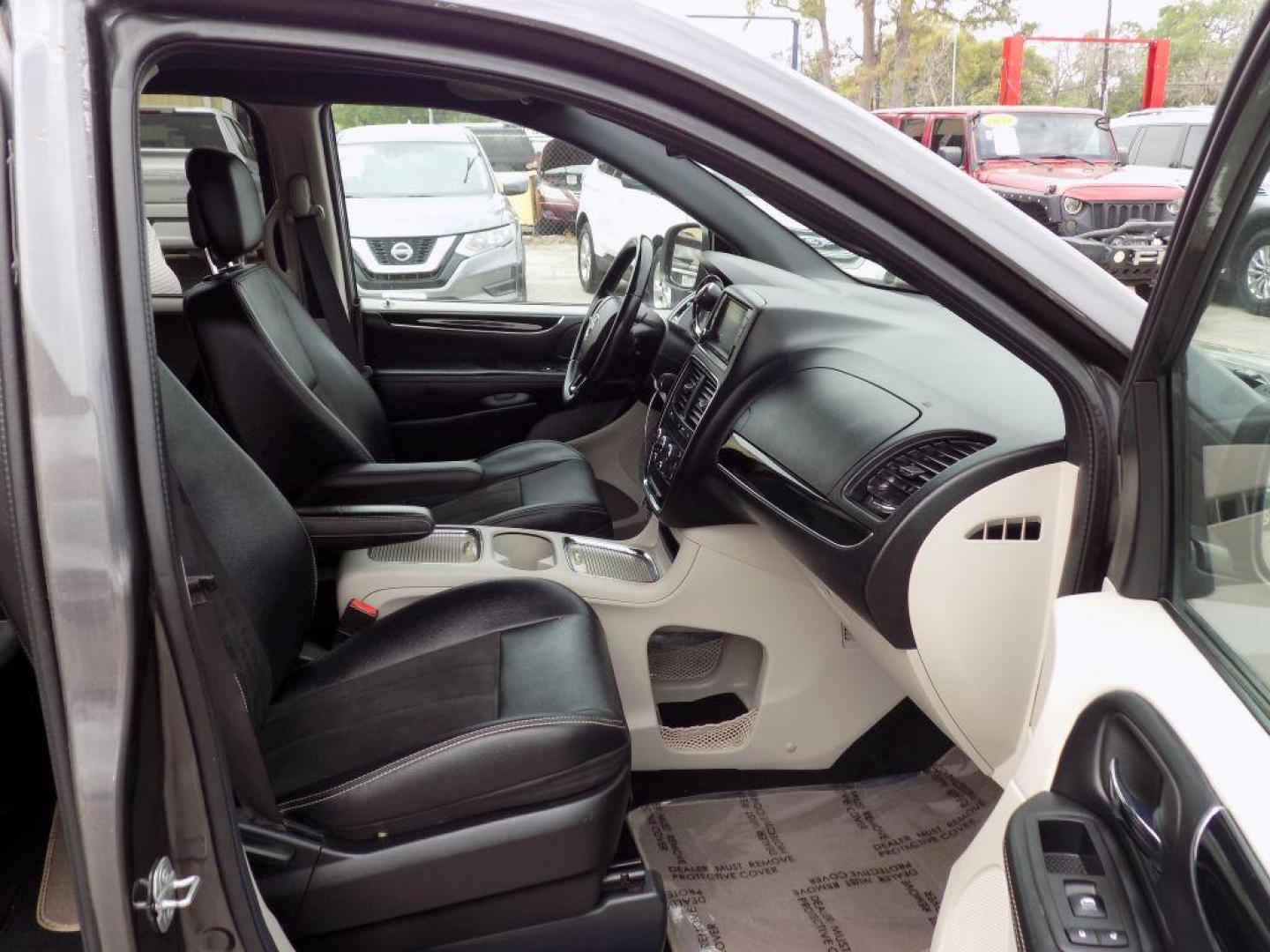 2019 GRAY DODGE GRAND CARAVAN SXT (2C4RDGCG3KR) with an 3.6L engine, Automatic transmission, located at 830 E. Canino Rd., Houston, TX, 77037, (281) 405-0440, 38.358219, -81.729942 - Photo#9