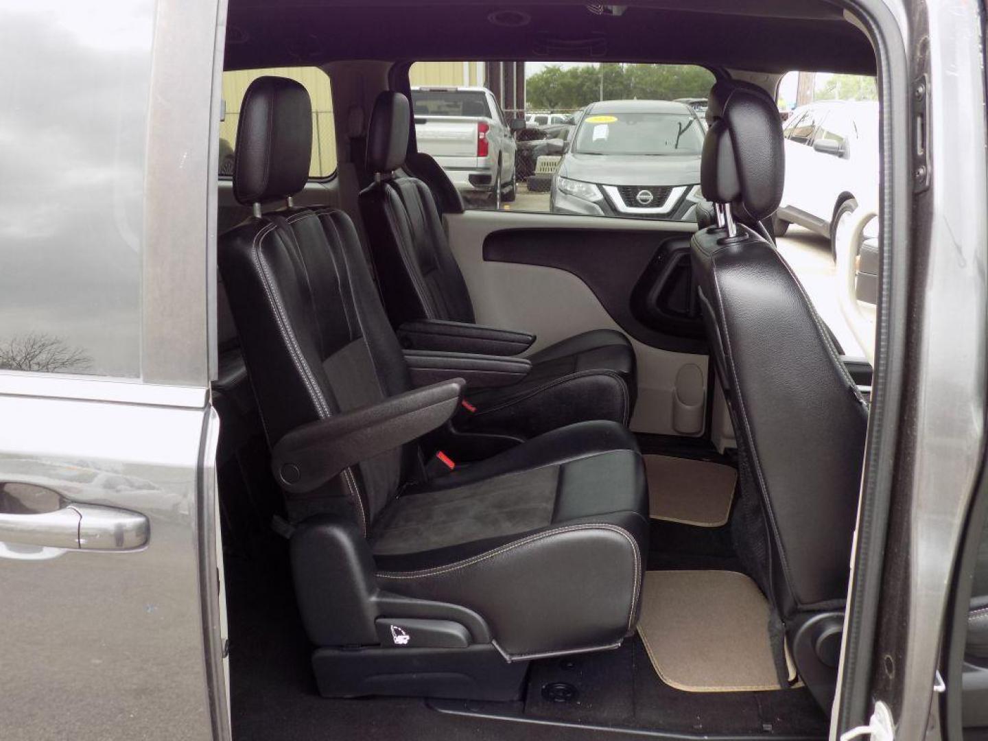 2019 GRAY DODGE GRAND CARAVAN SXT (2C4RDGCG3KR) with an 3.6L engine, Automatic transmission, located at 830 E. Canino Rd., Houston, TX, 77037, (281) 405-0440, 38.358219, -81.729942 - Photo#10