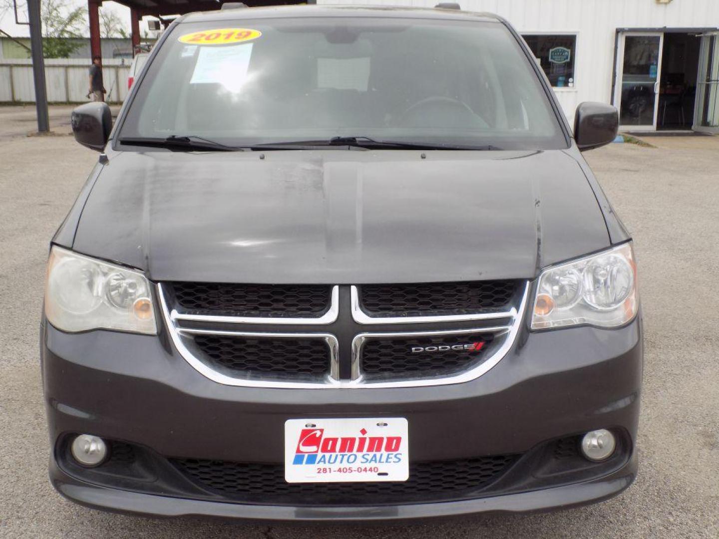 2019 GRAY DODGE GRAND CARAVAN SXT (2C4RDGCG3KR) with an 3.6L engine, Automatic transmission, located at 830 E. Canino Rd., Houston, TX, 77037, (281) 405-0440, 38.358219, -81.729942 - Photo#1