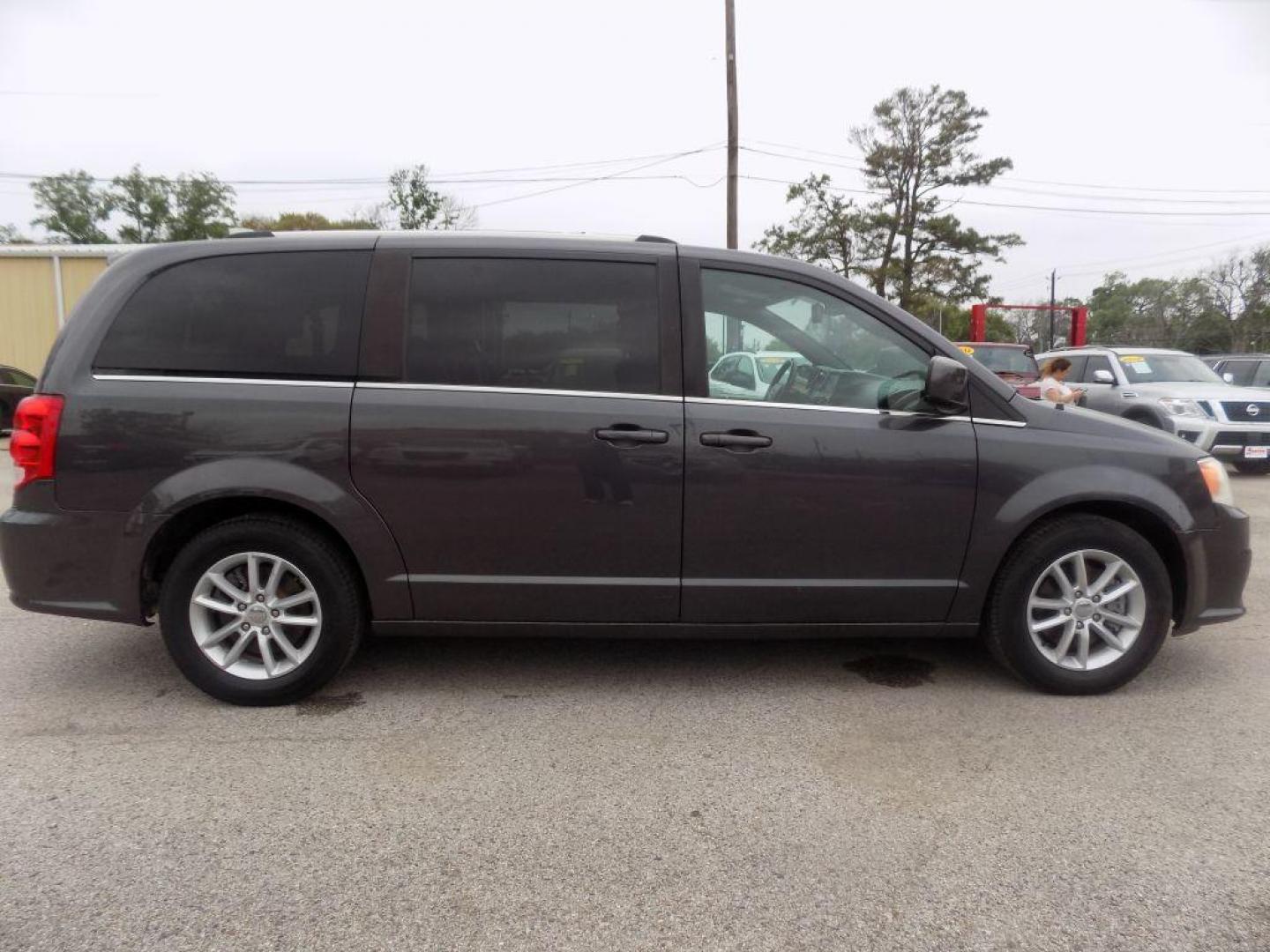 2019 GRAY DODGE GRAND CARAVAN SXT (2C4RDGCG3KR) with an 3.6L engine, Automatic transmission, located at 830 E. Canino Rd., Houston, TX, 77037, (281) 405-0440, 38.358219, -81.729942 - Photo#3
