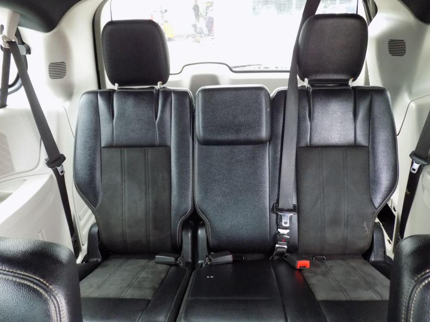 2019 GRAY DODGE GRAND CARAVAN SXT (2C4RDGCG3KR) with an 3.6L engine, Automatic transmission, located at 830 E. Canino Rd., Houston, TX, 77037, (281) 405-0440, 38.358219, -81.729942 - Photo#8