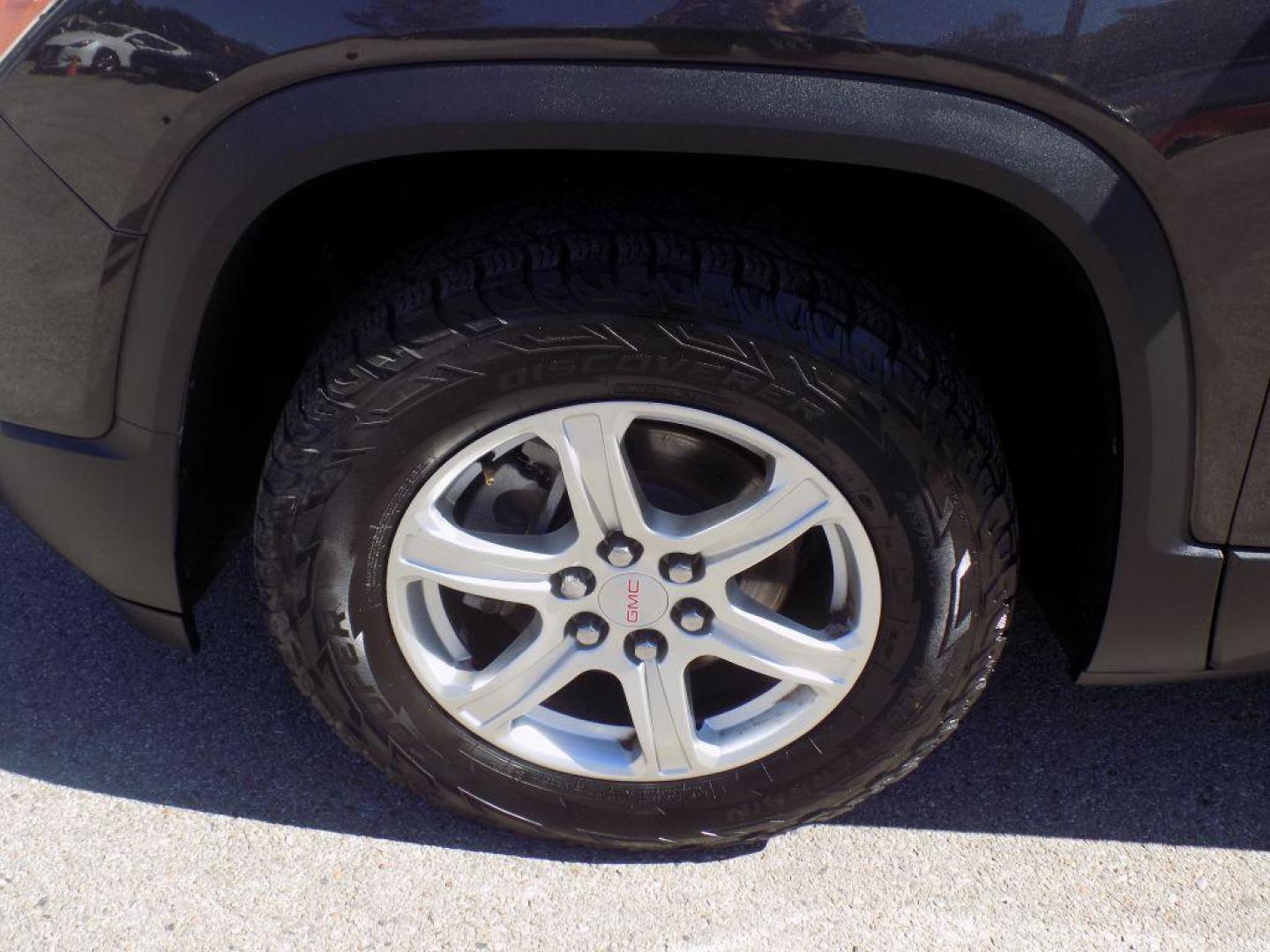 2017 GRAY GMC ACADIA SLE (1GKKNKLA7HZ) with an 2.5L engine, Automatic transmission, located at 830 E. Canino Rd., Houston, TX, 77037, (281) 405-0440, 38.358219, -81.729942 - Photo#11
