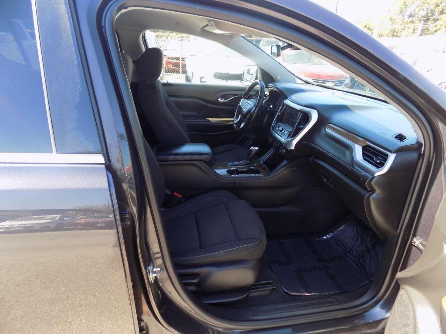 2017 GRAY GMC ACADIA SLE (1GKKNKLA7HZ) with an 2.5L engine, Automatic transmission, located at 830 E. Canino Rd., Houston, TX, 77037, (281) 405-0440, 38.358219, -81.729942 - Photo#18