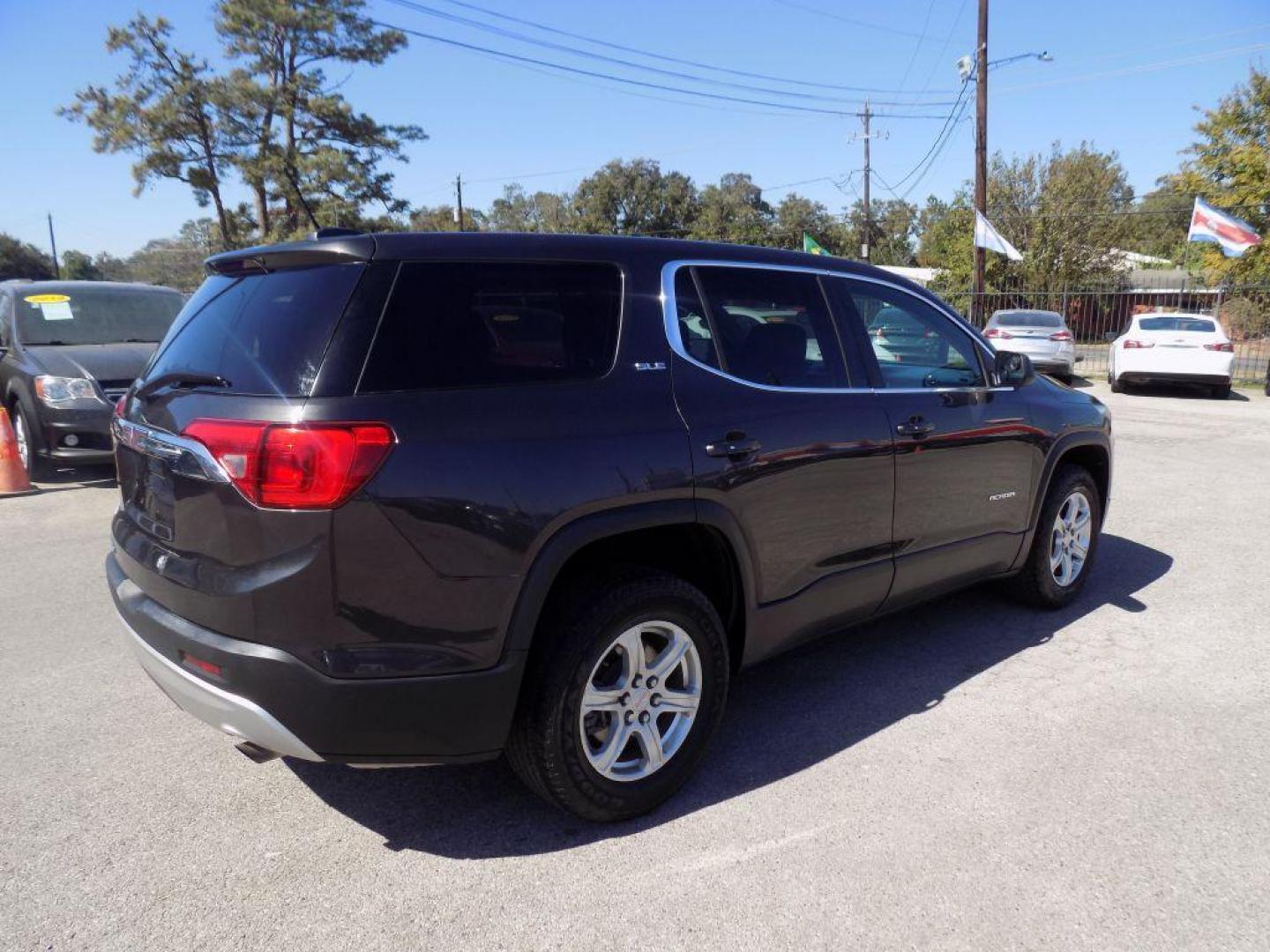 2017 GRAY GMC ACADIA SLE (1GKKNKLA7HZ) with an 2.5L engine, Automatic transmission, located at 830 E. Canino Rd., Houston, TX, 77037, (281) 405-0440, 38.358219, -81.729942 - Photo#1