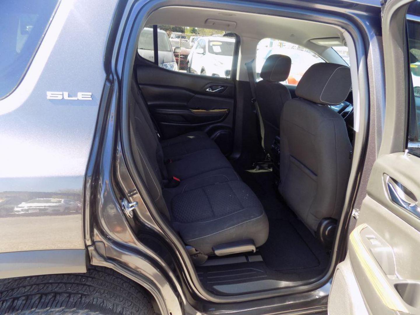 2017 GRAY GMC ACADIA SLE (1GKKNKLA7HZ) with an 2.5L engine, Automatic transmission, located at 830 E. Canino Rd., Houston, TX, 77037, (281) 405-0440, 38.358219, -81.729942 - Photo#5