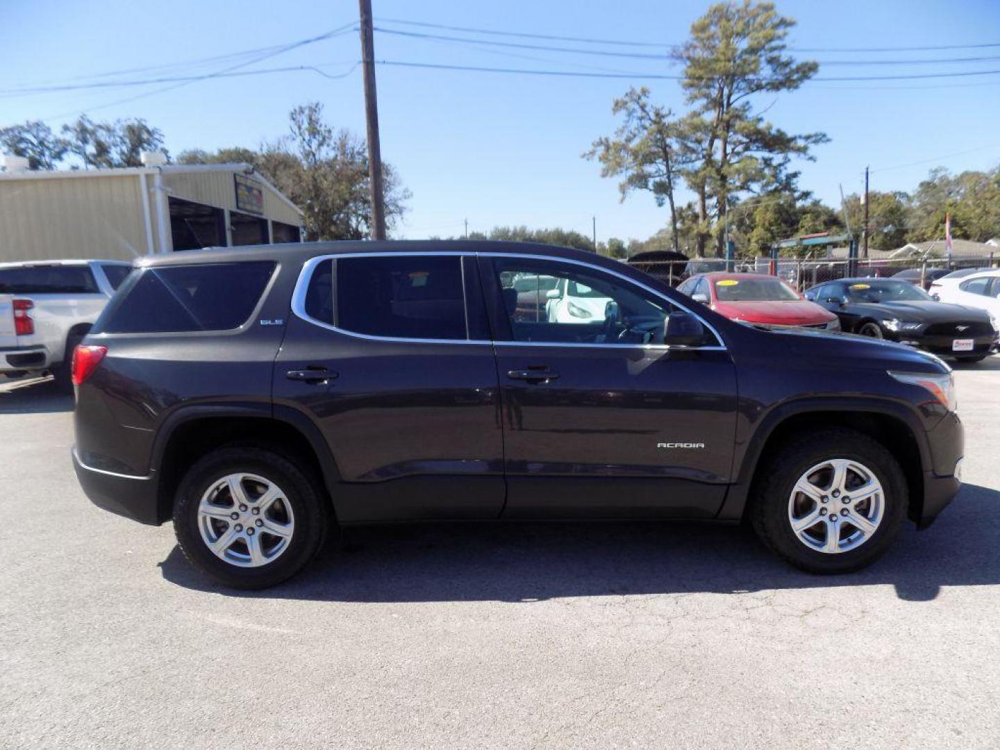 2017 GRAY GMC ACADIA SLE (1GKKNKLA7HZ) with an 2.5L engine, Automatic transmission, located at 830 E. Canino Rd., Houston, TX, 77037, (281) 405-0440, 38.358219, -81.729942 - Photo#8