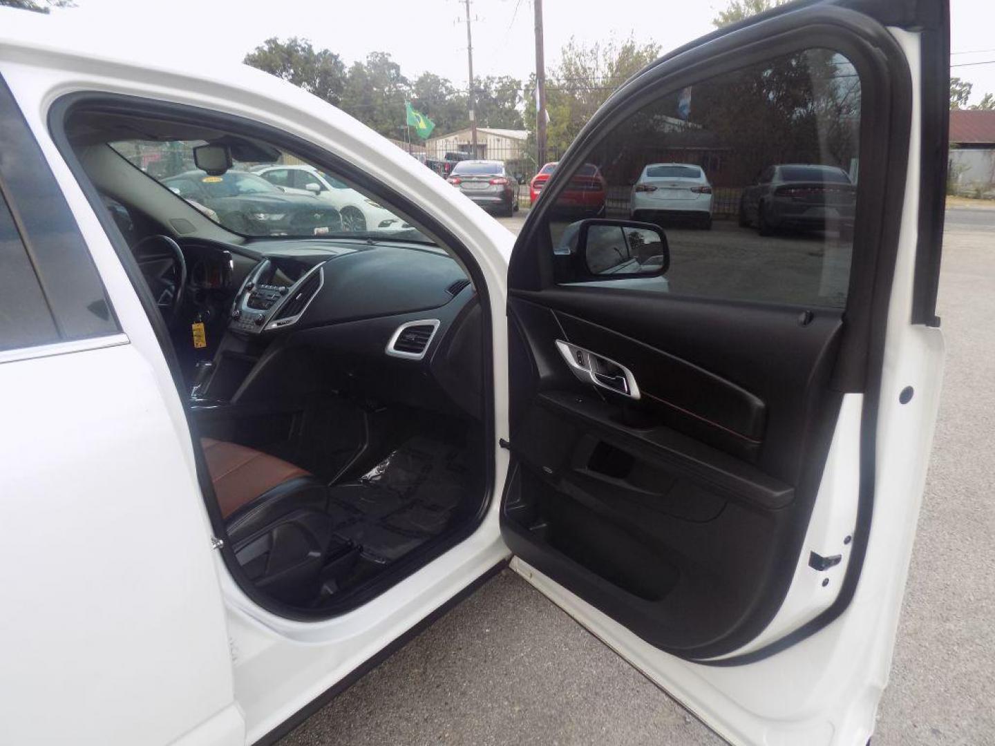 2017 WHITE GMC TERRAIN SLT (2GKALPEK1H6) with an 2.4L engine, Automatic transmission, located at 830 E. Canino Rd., Houston, TX, 77037, (281) 405-0440, 38.358219, -81.729942 - Photo#16