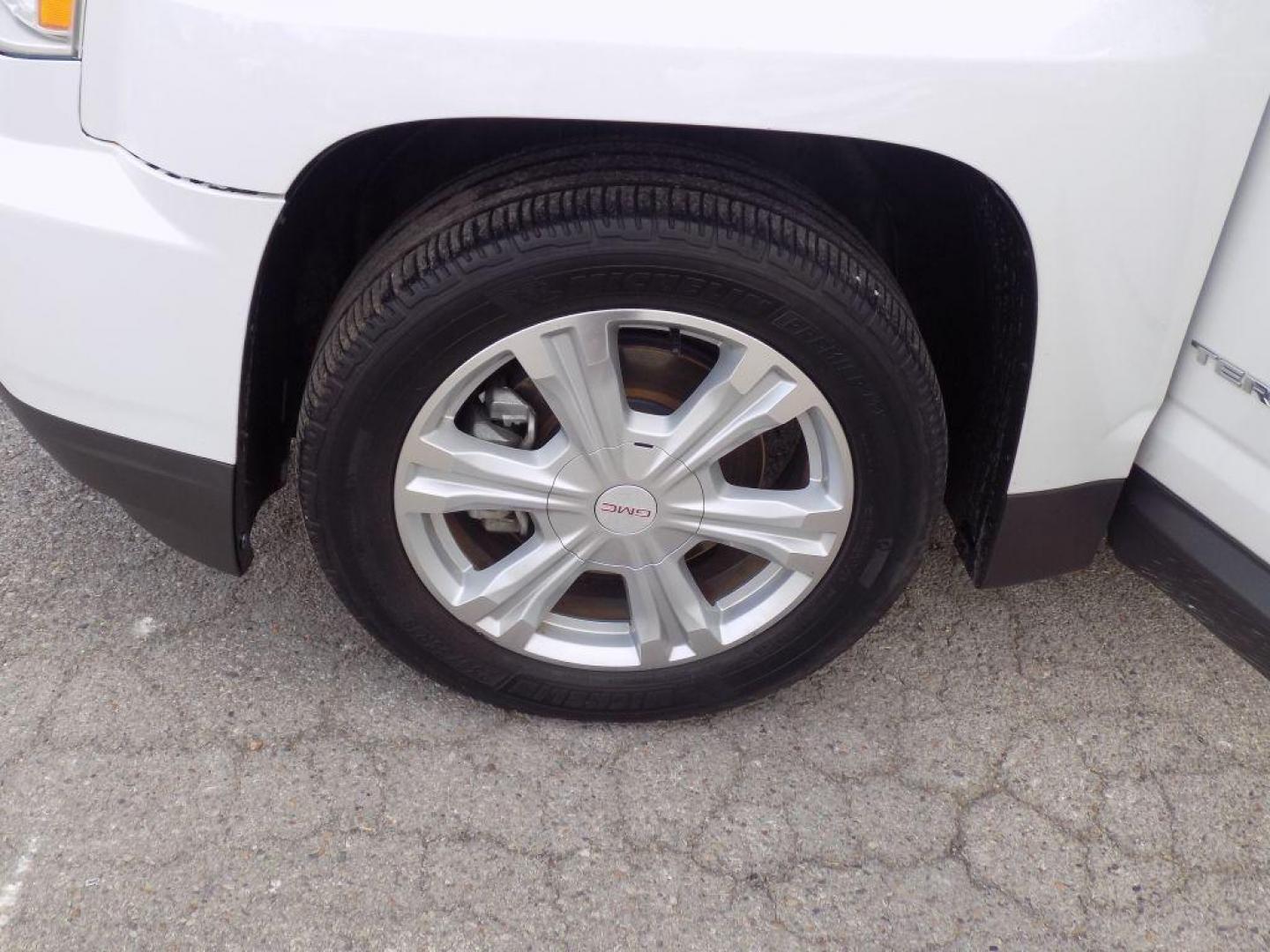 2017 WHITE GMC TERRAIN SLT (2GKALPEK1H6) with an 2.4L engine, Automatic transmission, located at 830 E. Canino Rd., Houston, TX, 77037, (281) 405-0440, 38.358219, -81.729942 - Photo#19