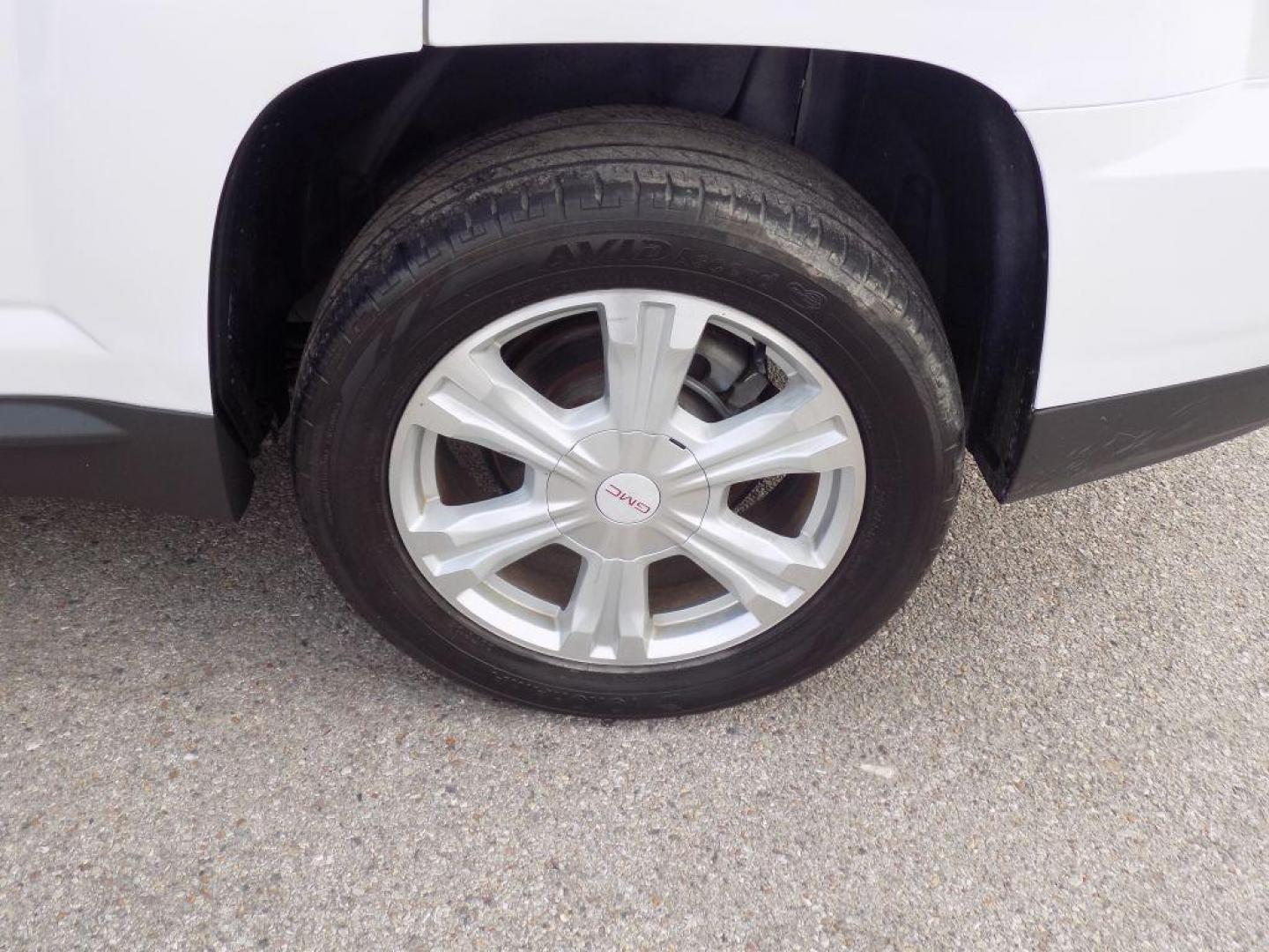 2017 WHITE GMC TERRAIN SLT (2GKALPEK1H6) with an 2.4L engine, Automatic transmission, located at 830 E. Canino Rd., Houston, TX, 77037, (281) 405-0440, 38.358219, -81.729942 - Photo#20