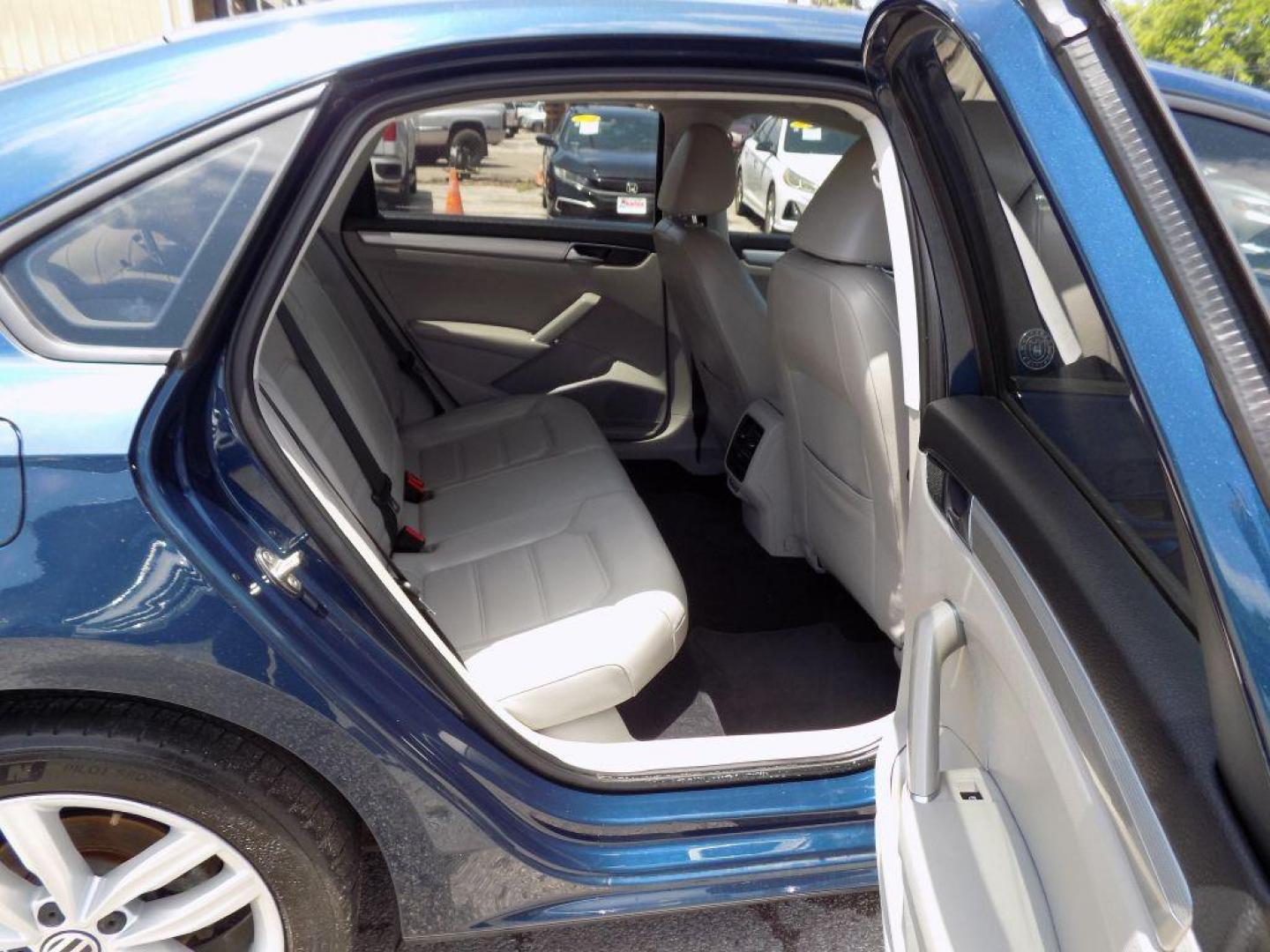 2019 BLUE VOLKSWAGEN PASSAT WOLFSBURG (1VWLA7A33KC) with an 2.0L engine, Automatic transmission, located at 830 E. Canino Rd., Houston, TX, 77037, (281) 405-0440, 38.358219, -81.729942 - Photo#10