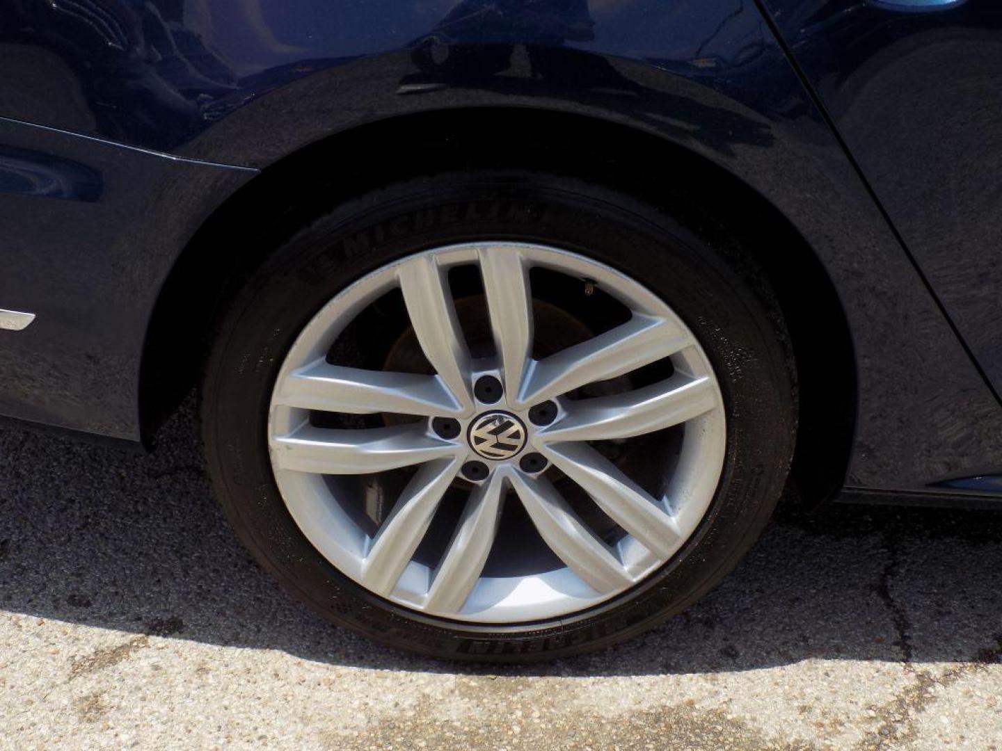 2019 BLUE VOLKSWAGEN PASSAT WOLFSBURG (1VWLA7A33KC) with an 2.0L engine, Automatic transmission, located at 830 E. Canino Rd., Houston, TX, 77037, (281) 405-0440, 38.358219, -81.729942 - Photo#17