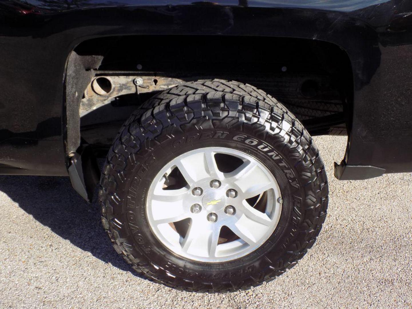 2015 BLACK CHEVROLET SILVERADO 1500 LT (1GCRCREC0FZ) with an 5.3L engine, Automatic transmission, located at 830 E. Canino Rd., Houston, TX, 77037, (281) 405-0440, 38.358219, -81.729942 - Photo#17