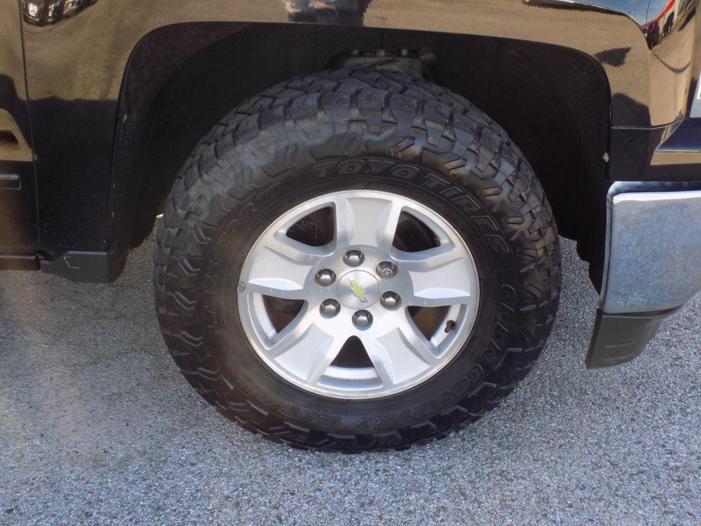 2015 BLACK CHEVROLET SILVERADO 1500 LT (1GCRCREC0FZ) with an 5.3L engine, Automatic transmission, located at 830 E. Canino Rd., Houston, TX, 77037, (281) 405-0440, 38.358219, -81.729942 - Photo#19