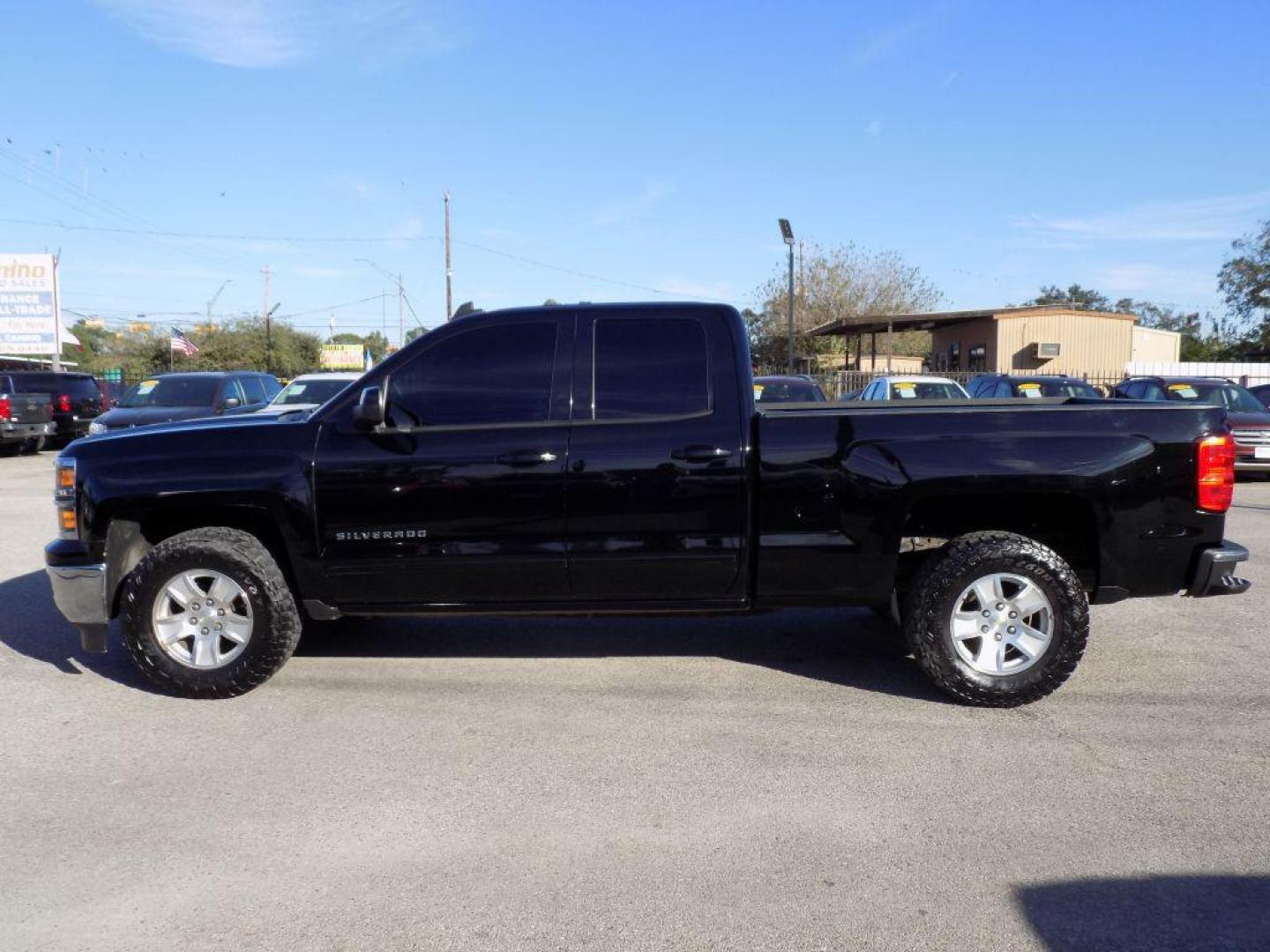 2015 BLACK CHEVROLET SILVERADO 1500 LT (1GCRCREC0FZ) with an 5.3L engine, Automatic transmission, located at 830 E. Canino Rd., Houston, TX, 77037, (281) 405-0440, 38.358219, -81.729942 - Photo#3