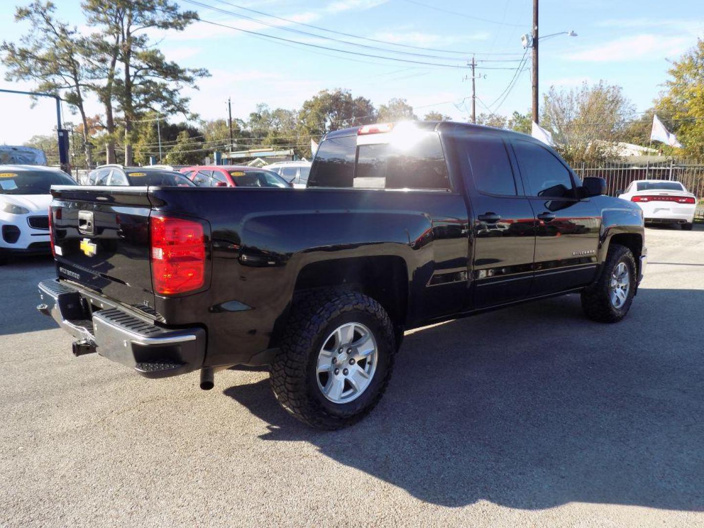 2015 BLACK CHEVROLET SILVERADO 1500 LT (1GCRCREC0FZ) with an 5.3L engine, Automatic transmission, located at 830 E. Canino Rd., Houston, TX, 77037, (281) 405-0440, 38.358219, -81.729942 - Photo#7