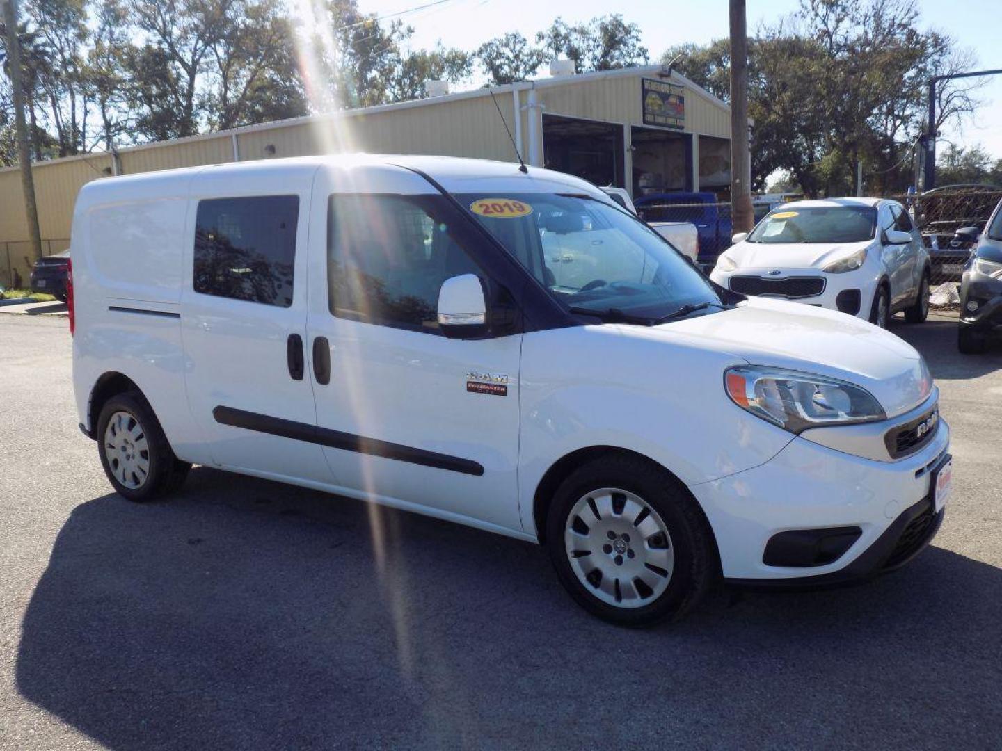 2019 WHITE RAM PROMASTER CITY SLT (ZFBHRFBBXK6) with an 2.4L engine, Automatic transmission, located at 830 E. Canino Rd., Houston, TX, 77037, (281) 405-0440, 38.358219, -81.729942 - Photo#3