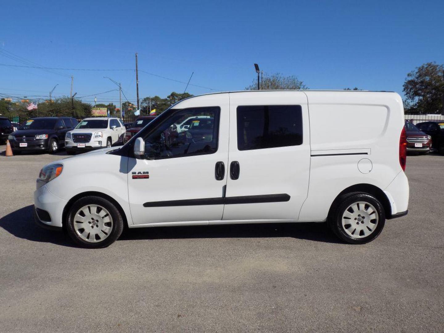 2019 WHITE RAM PROMASTER CITY SLT (ZFBHRFBBXK6) with an 2.4L engine, Automatic transmission, located at 830 E. Canino Rd., Houston, TX, 77037, (281) 405-0440, 38.358219, -81.729942 - Photo#5