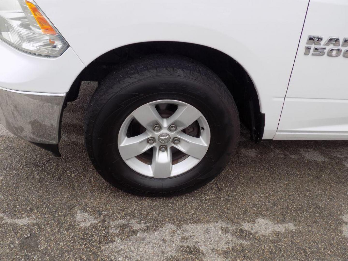 2018 WHITE RAM 1500 SLT (1C6RR6GG6JS) with an 3.6L engine, Automatic transmission, located at 830 E. Canino Rd., Houston, TX, 77037, (281) 405-0440, 38.358219, -81.729942 - Photo#18