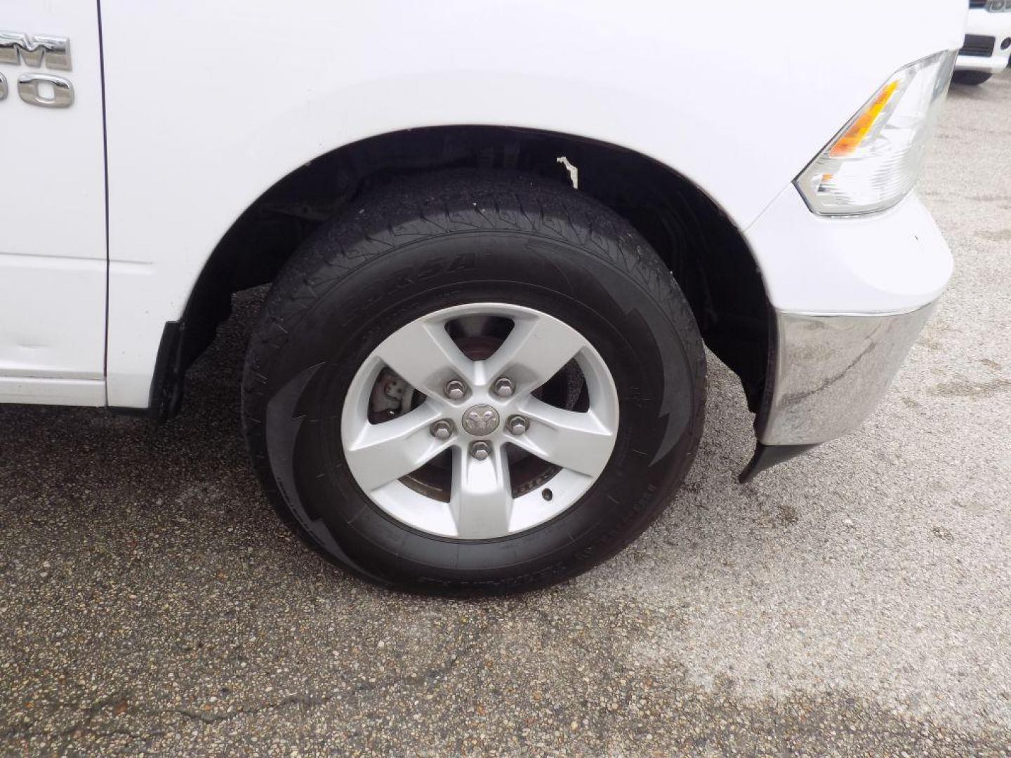 2018 WHITE RAM 1500 SLT (1C6RR6GG6JS) with an 3.6L engine, Automatic transmission, located at 830 E. Canino Rd., Houston, TX, 77037, (281) 405-0440, 38.358219, -81.729942 - Photo#19