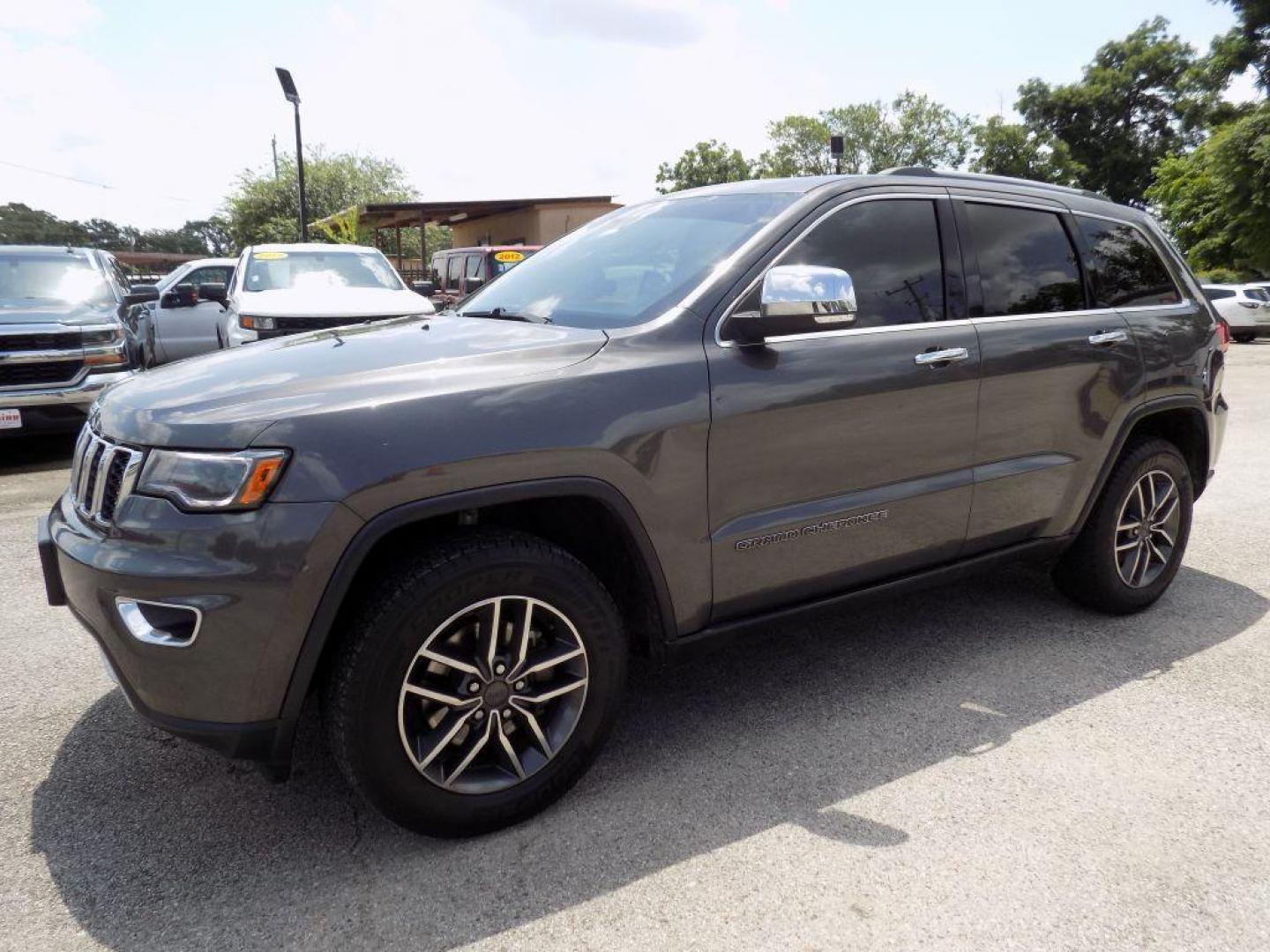 2019 GRAY JEEP GRAND CHEROKEE LIMITED (1C4RJEBG4KC) with an 3.6L engine, Automatic transmission, located at 830 E. Canino Rd., Houston, TX, 77037, (281) 405-0440, 38.358219, -81.729942 - Photo#1