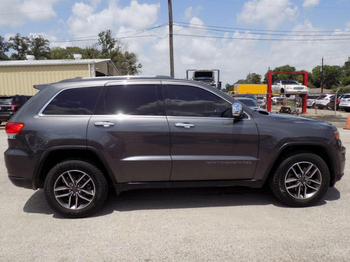 2019 GRAY JEEP GRAND CHEROKEE LIMITED (1C4RJEBG4KC) with an 3.6L engine, Automatic transmission, located at 830 E. Canino Rd., Houston, TX, 77037, (281) 405-0440, 38.358219, -81.729942 - Photo#6