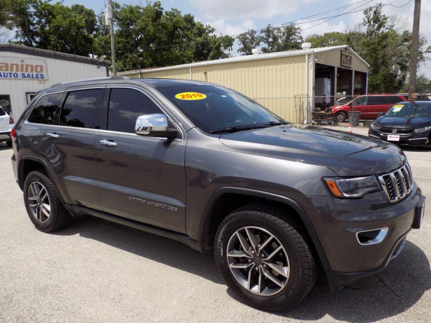 2019 GRAY JEEP GRAND CHEROKEE LIMITED (1C4RJEBG4KC) with an 3.6L engine, Automatic transmission, located at 830 E. Canino Rd., Houston, TX, 77037, (281) 405-0440, 38.358219, -81.729942 - Photo#7