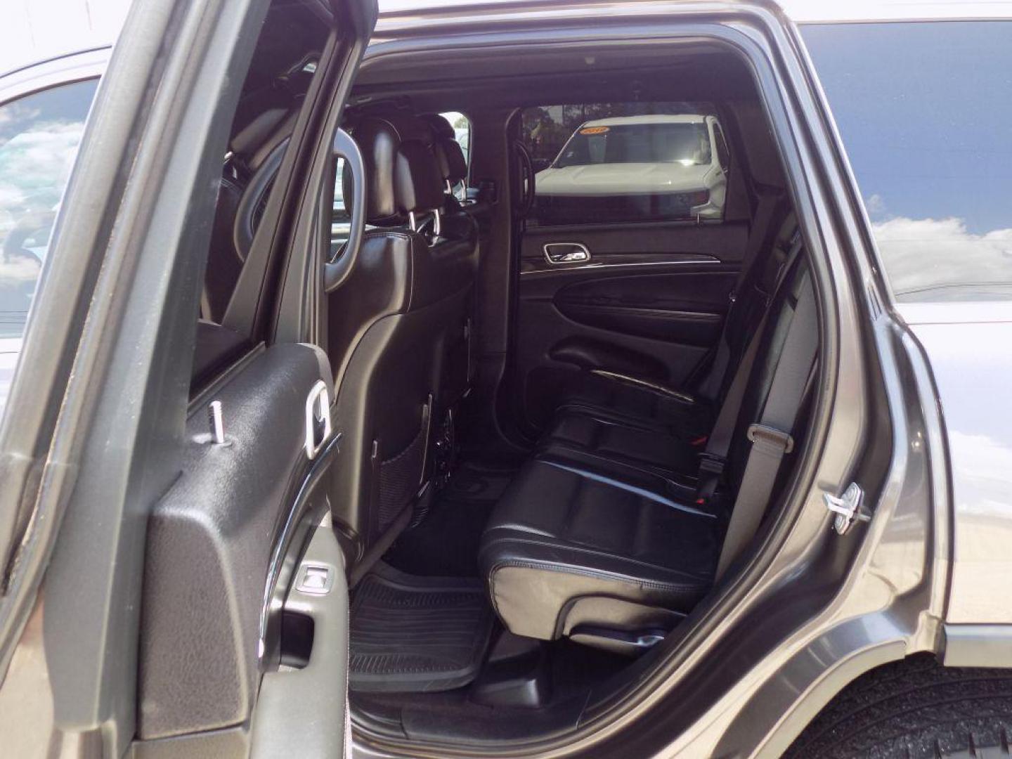 2019 GRAY JEEP GRAND CHEROKEE LIMITED (1C4RJEBG4KC) with an 3.6L engine, Automatic transmission, located at 830 E. Canino Rd., Houston, TX, 77037, (281) 405-0440, 38.358219, -81.729942 - Photo#9