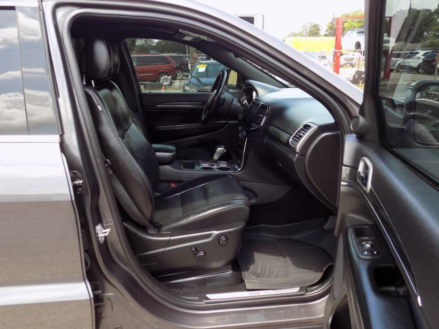 2019 GRAY JEEP GRAND CHEROKEE LIMITED (1C4RJEBG4KC) with an 3.6L engine, Automatic transmission, located at 830 E. Canino Rd., Houston, TX, 77037, (281) 405-0440, 38.358219, -81.729942 - Photo#10