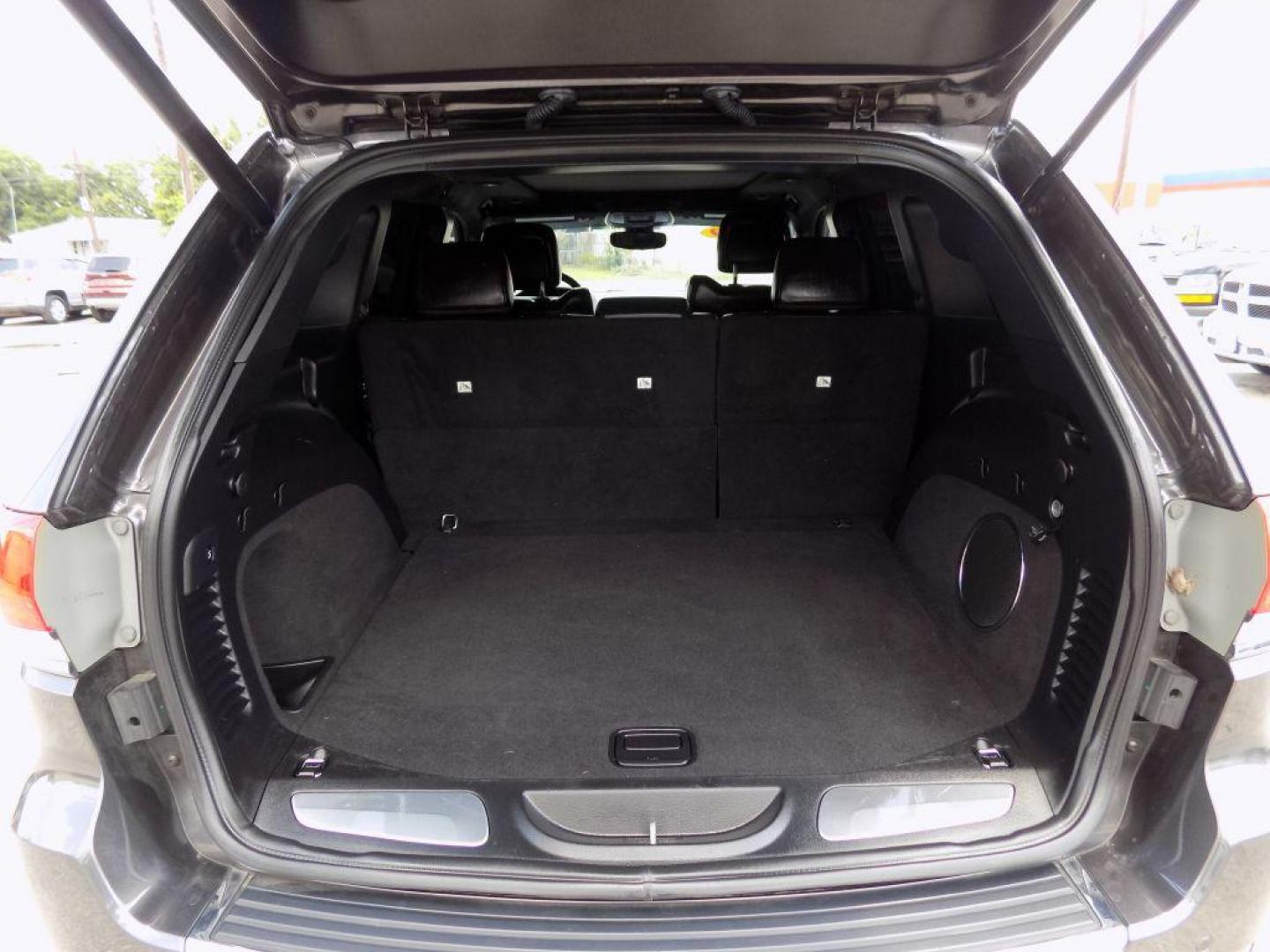 2019 GRAY JEEP GRAND CHEROKEE LIMITED (1C4RJEBG4KC) with an 3.6L engine, Automatic transmission, located at 830 E. Canino Rd., Houston, TX, 77037, (281) 405-0440, 38.358219, -81.729942 - Photo#13