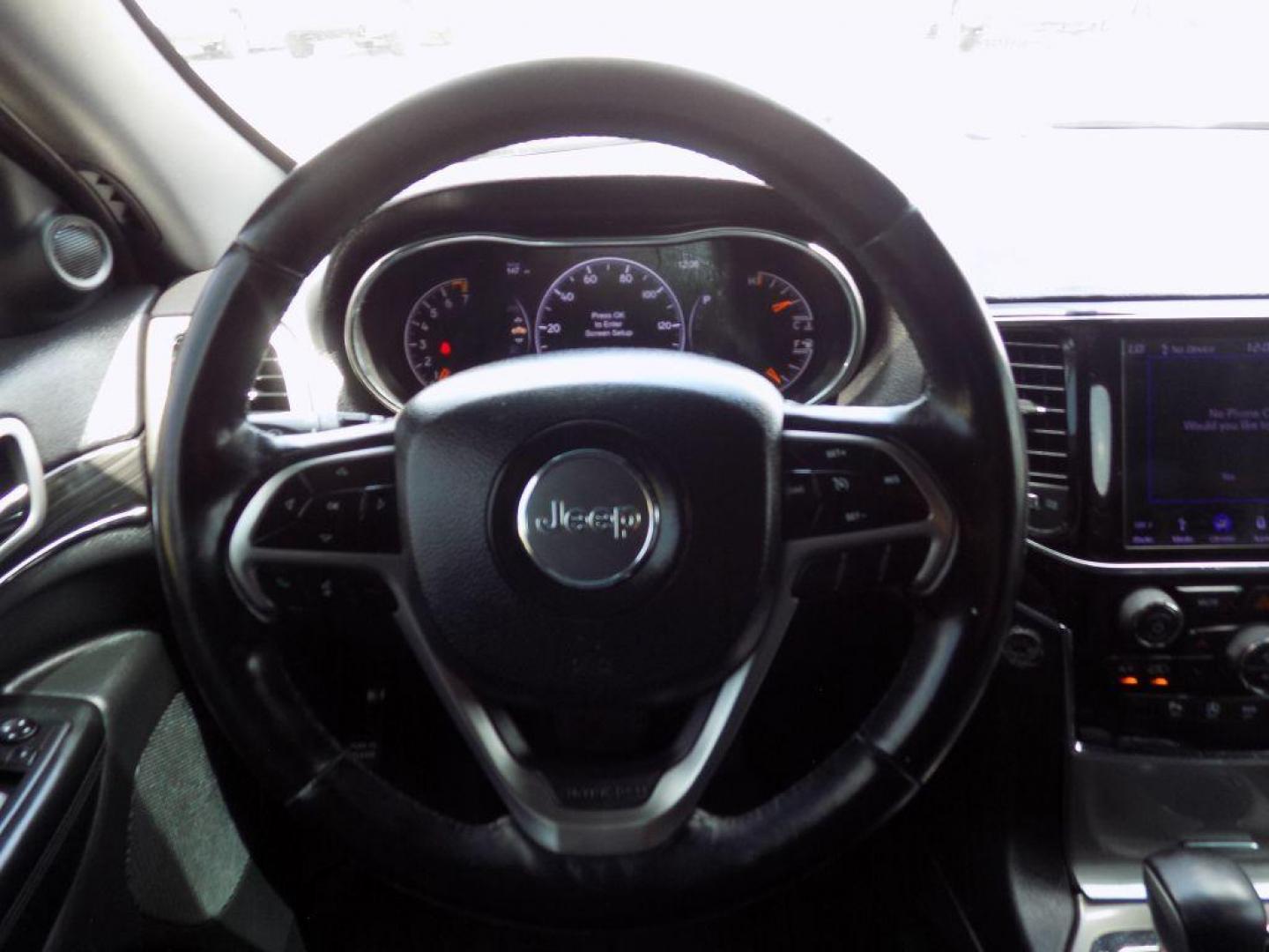 2019 GRAY JEEP GRAND CHEROKEE LIMITED (1C4RJEBG4KC) with an 3.6L engine, Automatic transmission, located at 830 E. Canino Rd., Houston, TX, 77037, (281) 405-0440, 38.358219, -81.729942 - Photo#16