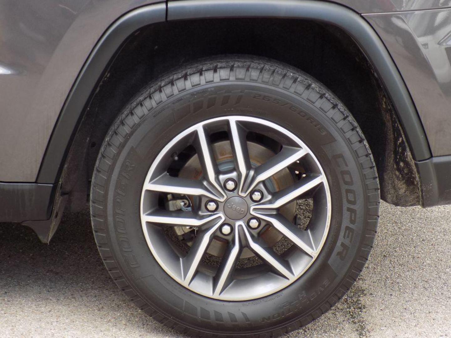 2019 GRAY JEEP GRAND CHEROKEE LIMITED (1C4RJEBG4KC) with an 3.6L engine, Automatic transmission, located at 830 E. Canino Rd., Houston, TX, 77037, (281) 405-0440, 38.358219, -81.729942 - Photo#19
