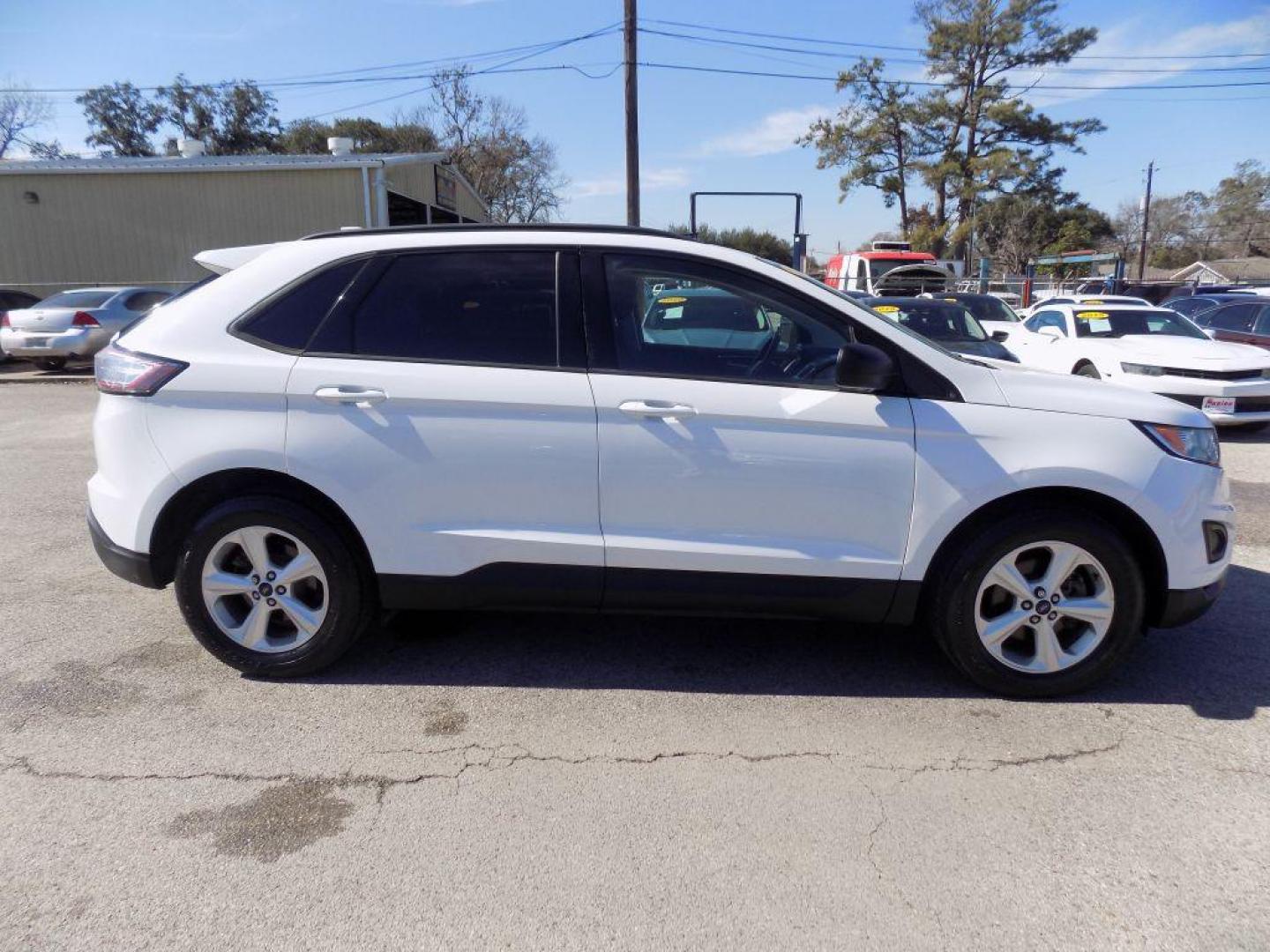 2018 WHITE FORD EDGE SE (2FMPK3G93JB) with an 2.0L engine, Automatic transmission, located at 830 E. Canino Rd., Houston, TX, 77037, (281) 405-0440, 38.358219, -81.729942 - Photo#2