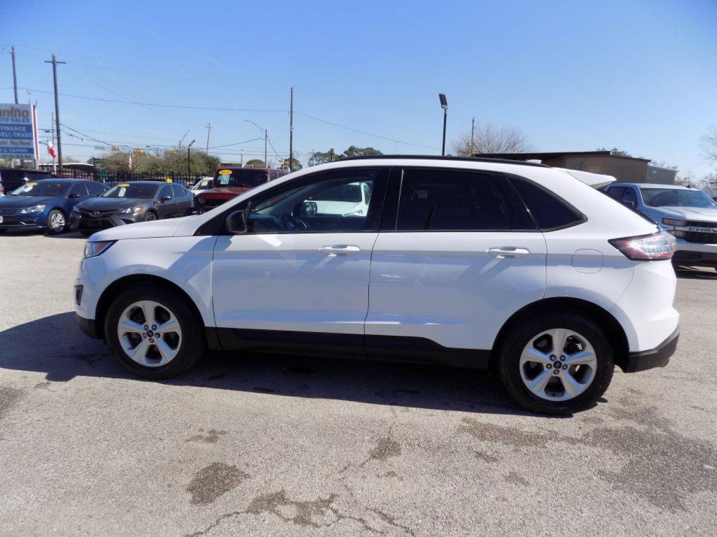 2018 WHITE FORD EDGE SE (2FMPK3G93JB) with an 2.0L engine, Automatic transmission, located at 830 E. Canino Rd., Houston, TX, 77037, (281) 405-0440, 38.358219, -81.729942 - Photo#4