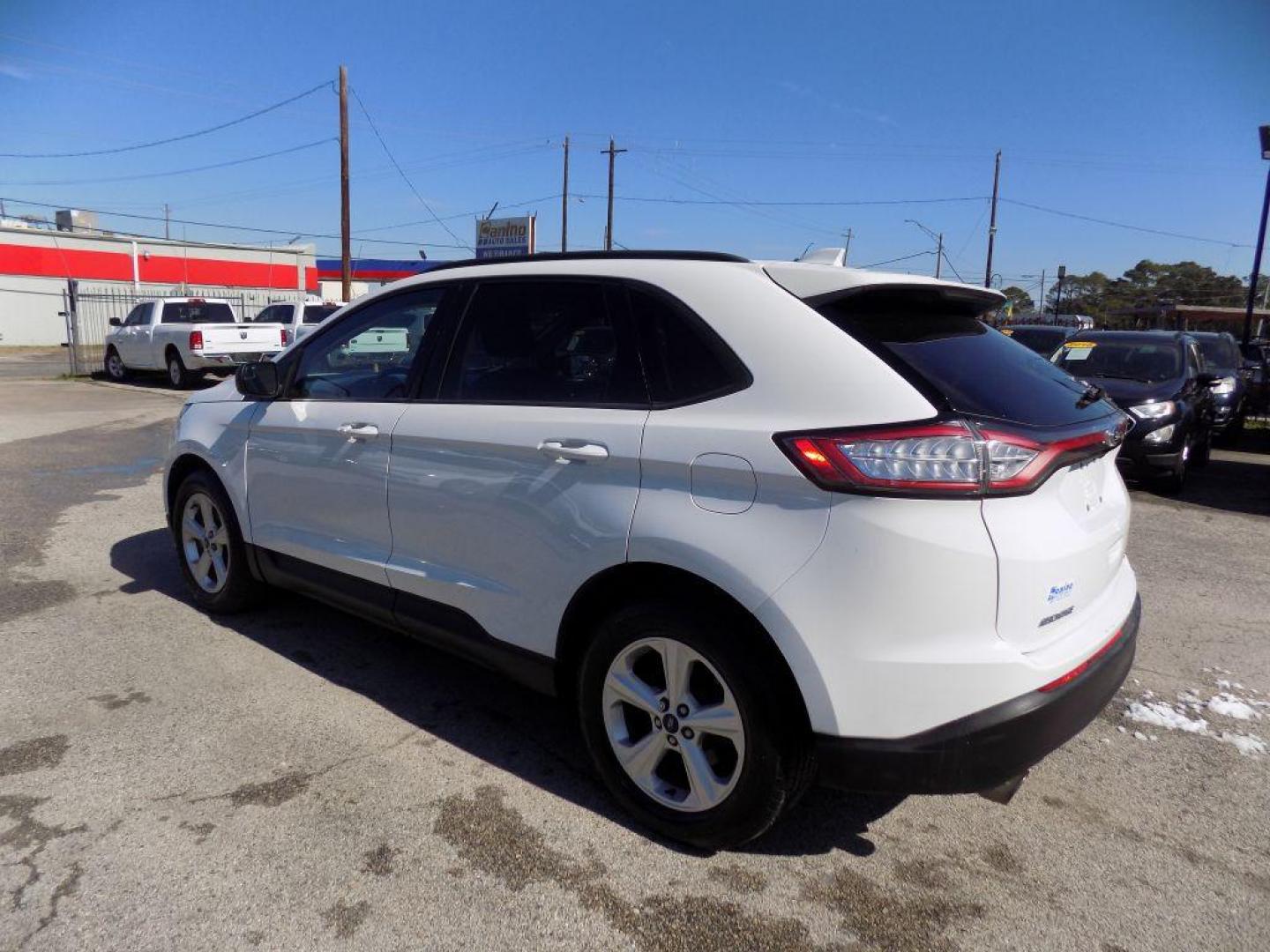 2018 WHITE FORD EDGE SE (2FMPK3G93JB) with an 2.0L engine, Automatic transmission, located at 830 E. Canino Rd., Houston, TX, 77037, (281) 405-0440, 38.358219, -81.729942 - Photo#5